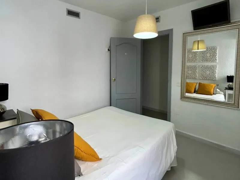 Comfortable and familiar hostel of Marbella, filled with light and charm, equipped with baths ,central a/c and heating, television and a bar-cafeteria with connection to internet. It is situated at 100 meters from the old town and centre of Marbella and a