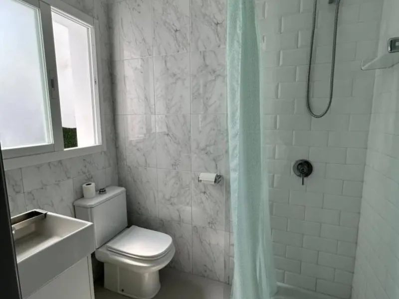 Comfortable and familiar hostel of Marbella, filled with light and charm, equipped with baths ,central a/c and heating, television and a bar-cafeteria with connection to internet. It is situated at 100 meters from the old town and centre of Marbella and a