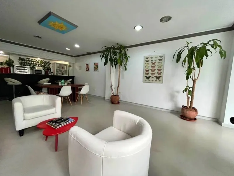 Comfortable and familiar hostel of Marbella, filled with light and charm, equipped with baths ,central a/c and heating, television and a bar-cafeteria with connection to internet. It is situated at 100 meters from the old town and centre of Marbella and a