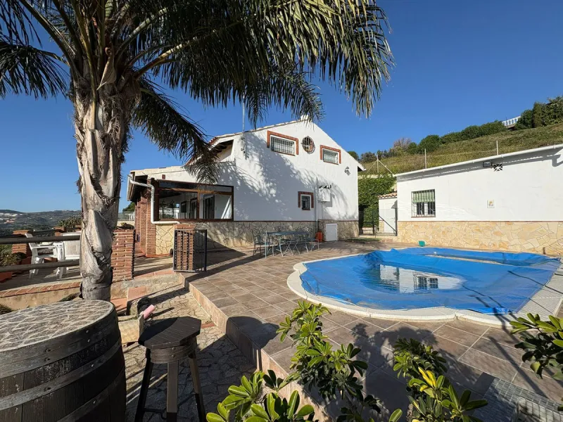 * Independent 3-Bedroom Villa with Private Pool and Stunning Panoramic Views in La Cala de Mijas *