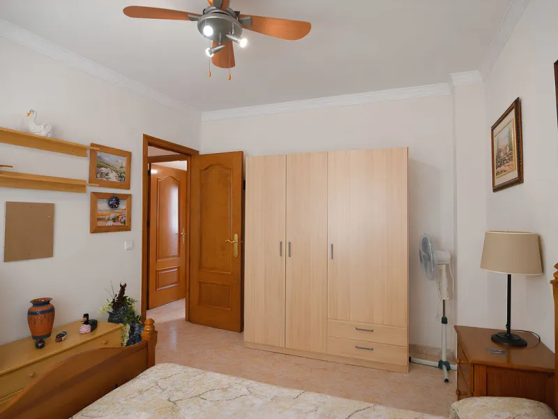 Wir freuen uns, diese prächtige Wohnung im begehrten Viertel Las Lagunas vorzustellen