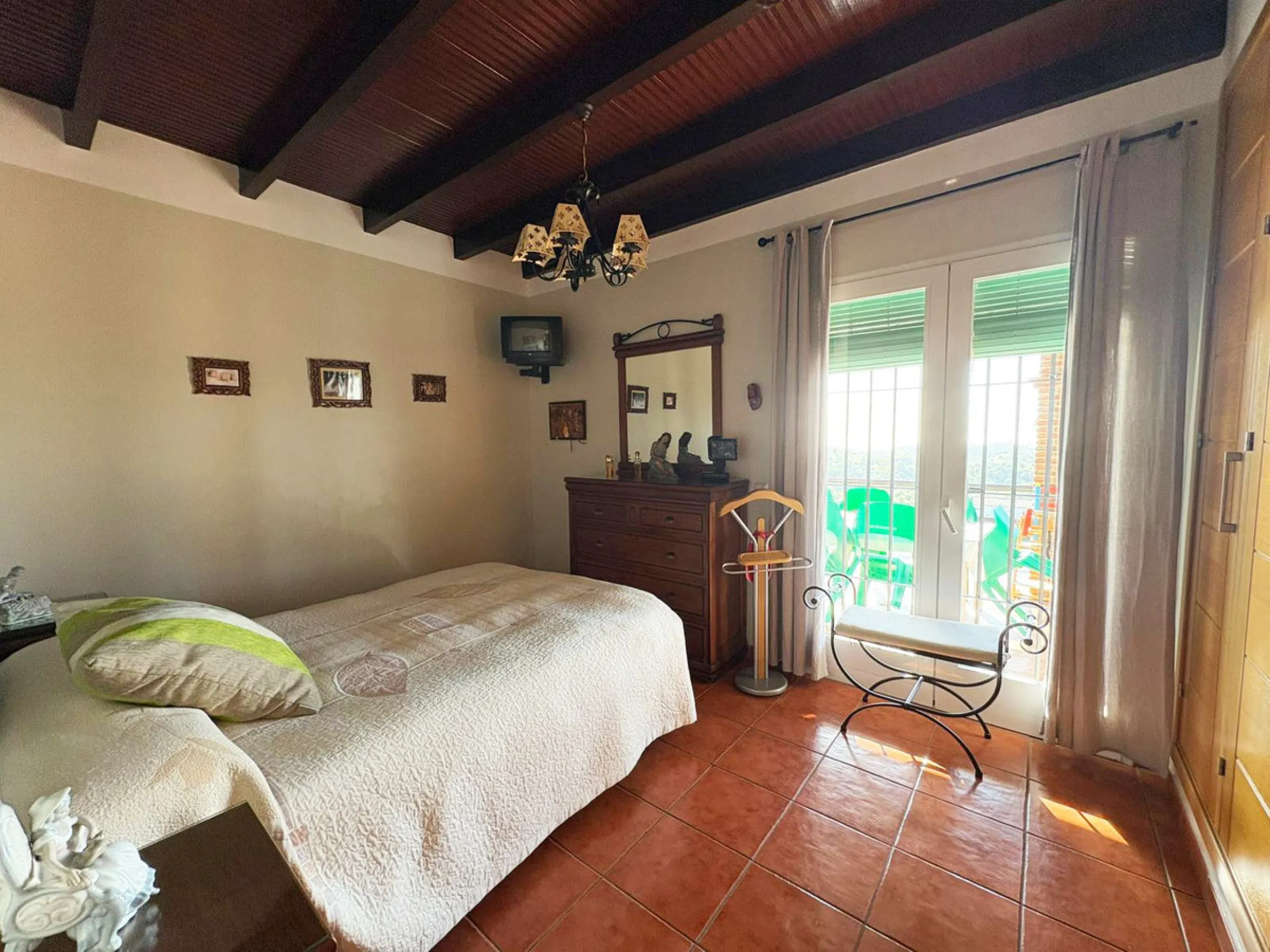 * Independent 3-Bedroom Villa with Private Pool and Stunning Panoramic Views in La Cala de Mijas *