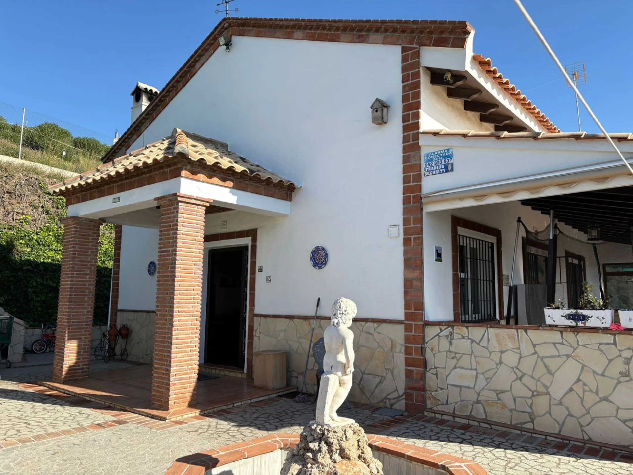 * Independent 3-Bedroom Villa with Private Pool and Stunning Panoramic Views in La Cala de Mijas *