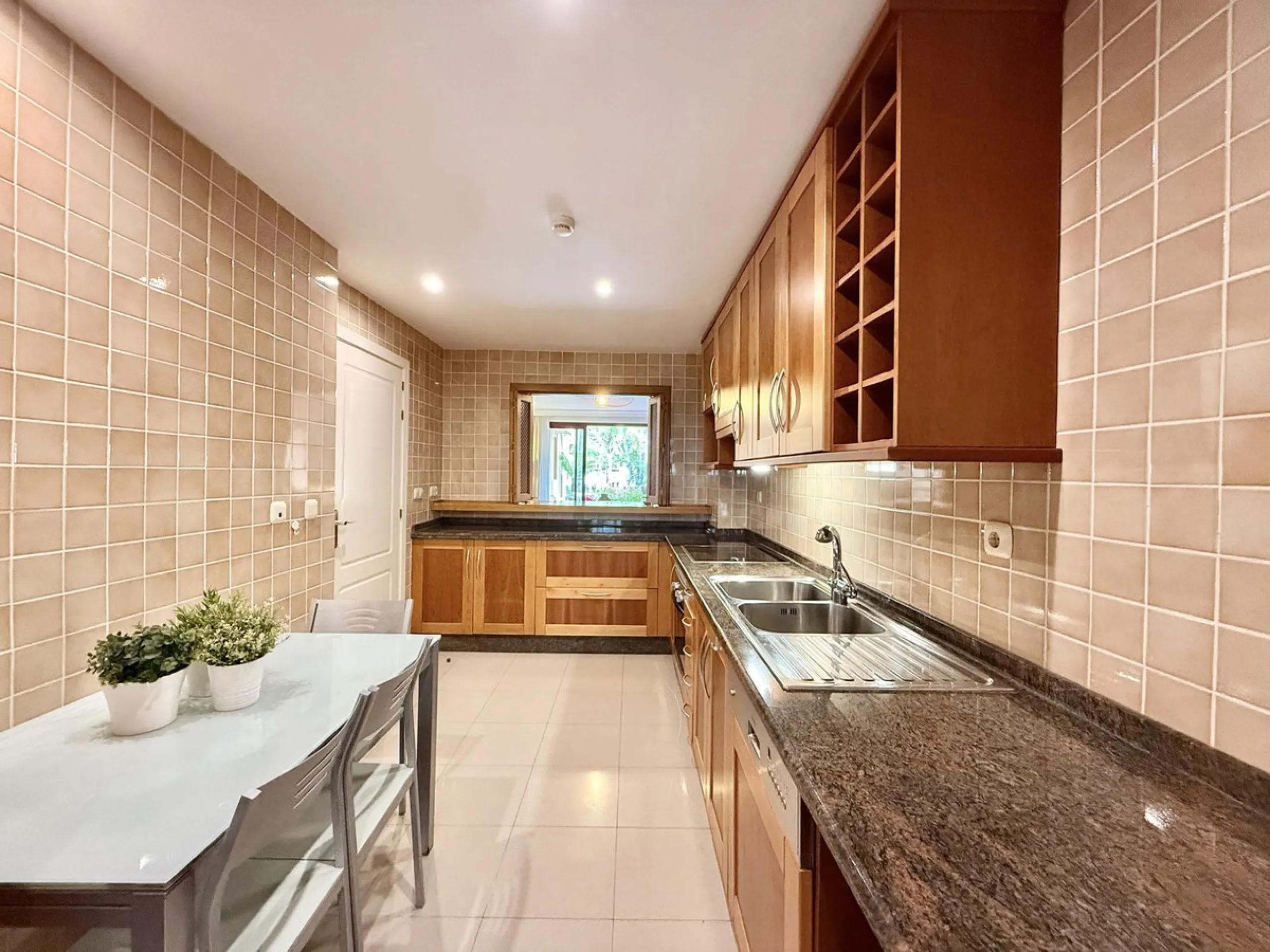 This magnificent frontline beach ground floor apartment is part of an exclusive gated community of only 80 homes. Surrounded by lush mature tropical gardens, it offers a tranquil and sophisticated ambience. The property includes a private underground park