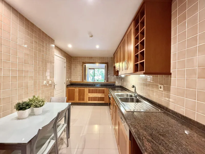 This magnificent frontline beach ground floor apartment is part of an exclusive gated community of only 80 homes. Surrounded by lush mature tropical gardens, it offers a tranquil and sophisticated ambience. The property includes a private underground park
