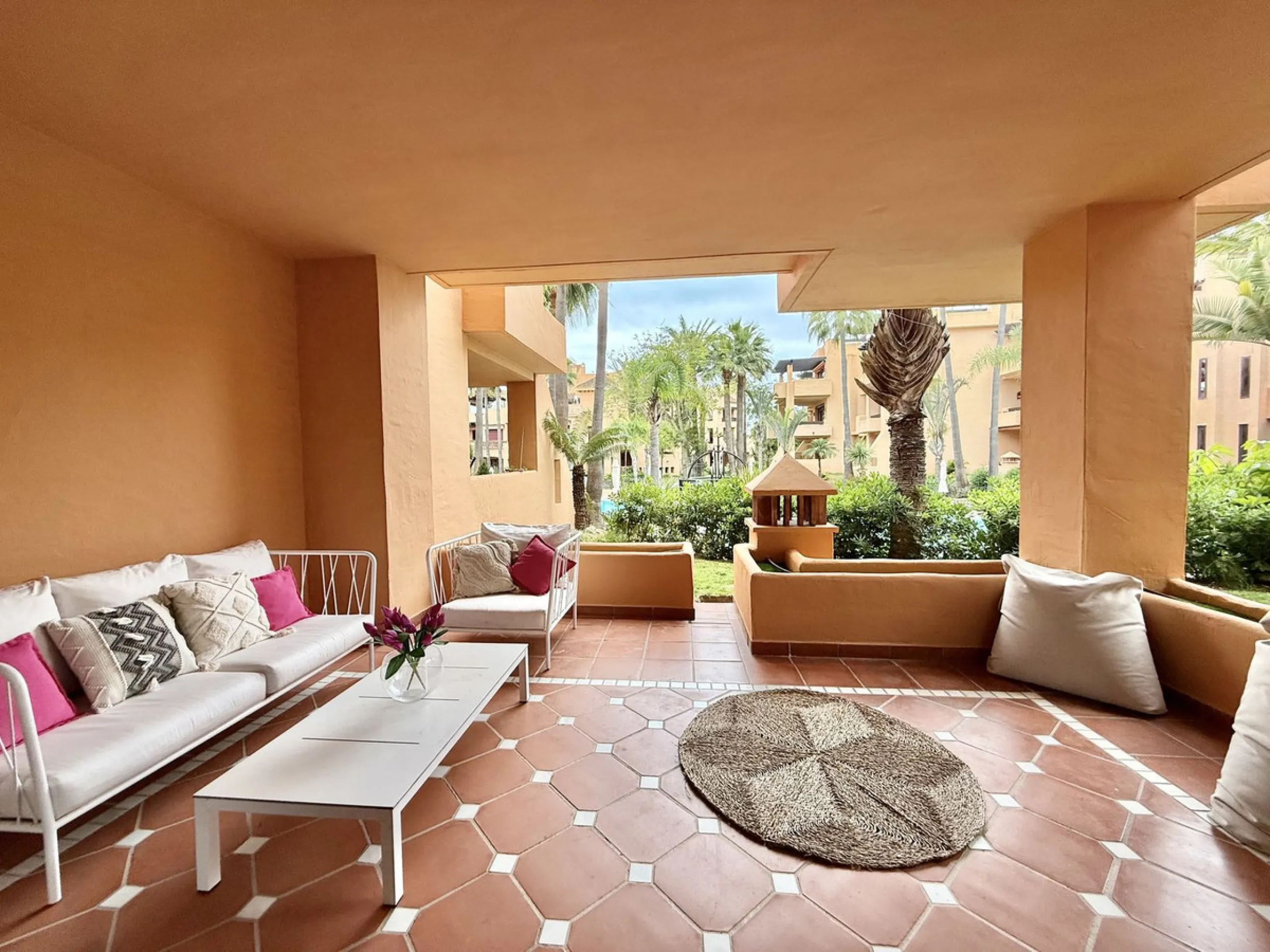 This magnificent frontline beach ground floor apartment is part of an exclusive gated community of only 80 homes. Surrounded by lush mature tropical gardens, it offers a tranquil and sophisticated ambience. The property includes a private underground park