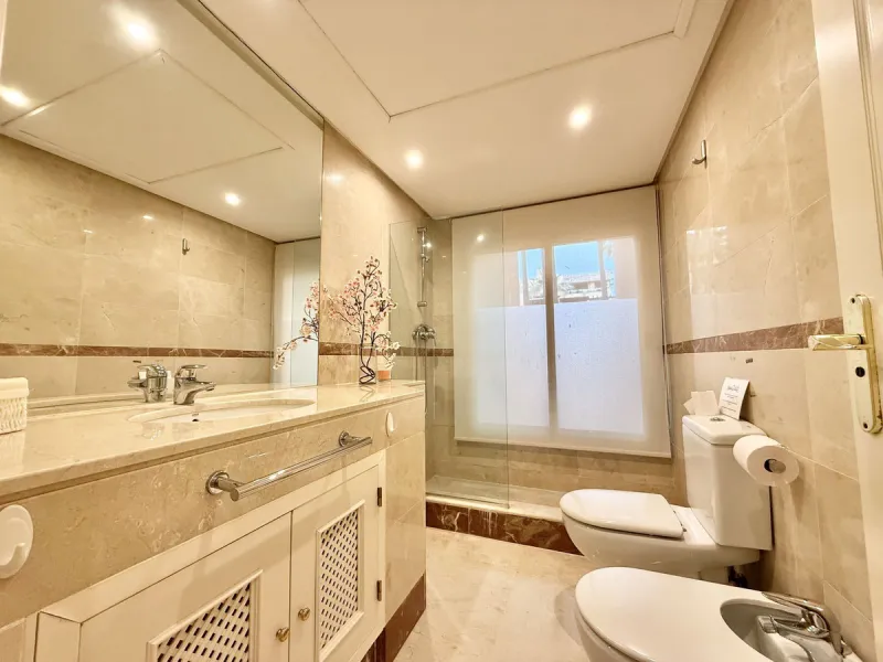 This magnificent frontline beach ground floor apartment is part of an exclusive gated community of only 80 homes. Surrounded by lush mature tropical gardens, it offers a tranquil and sophisticated ambience. The property includes a private underground park