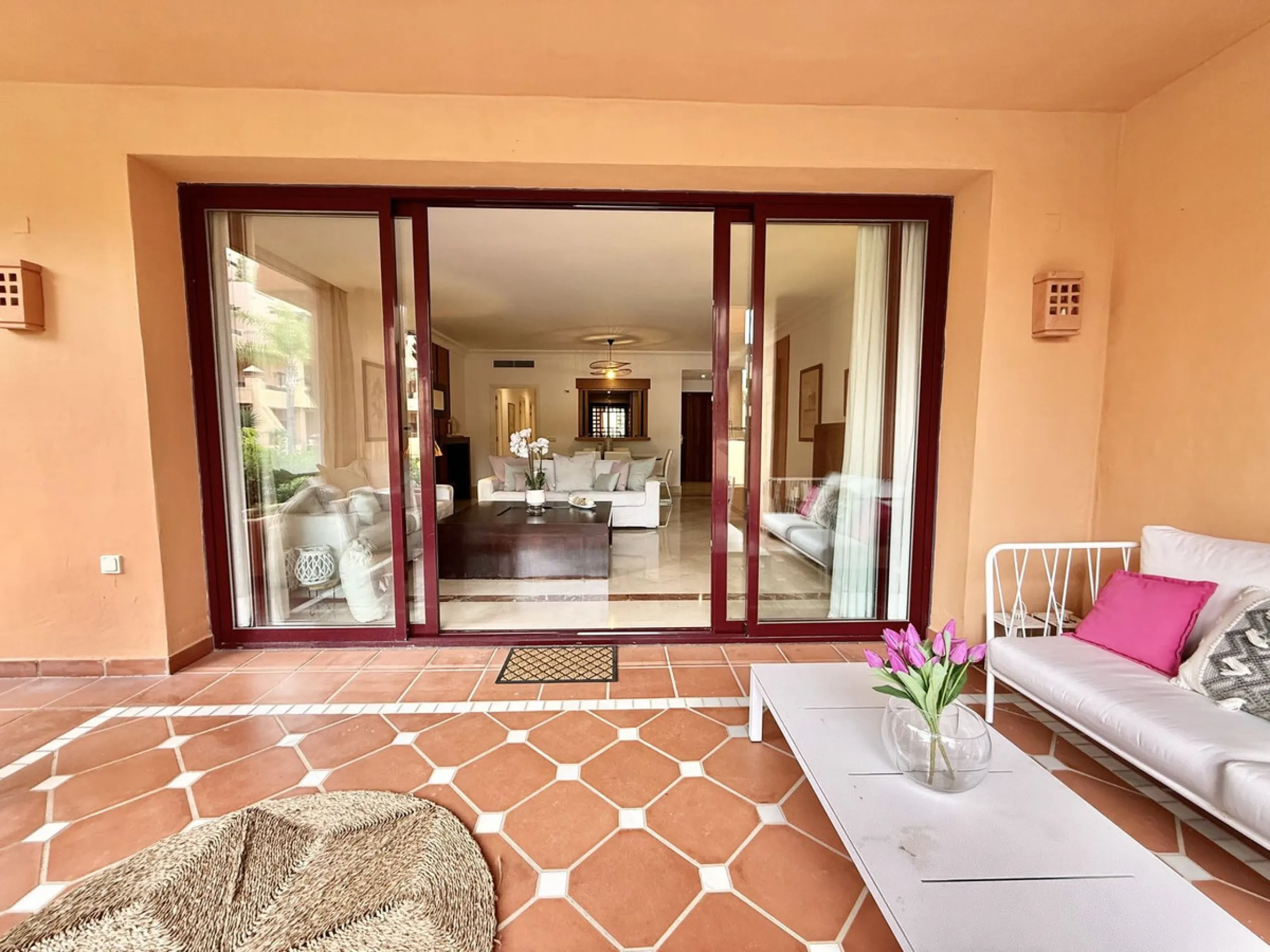 This magnificent frontline beach ground floor apartment is part of an exclusive gated community of only 80 homes. Surrounded by lush mature tropical gardens, it offers a tranquil and sophisticated ambience. The property includes a private underground park