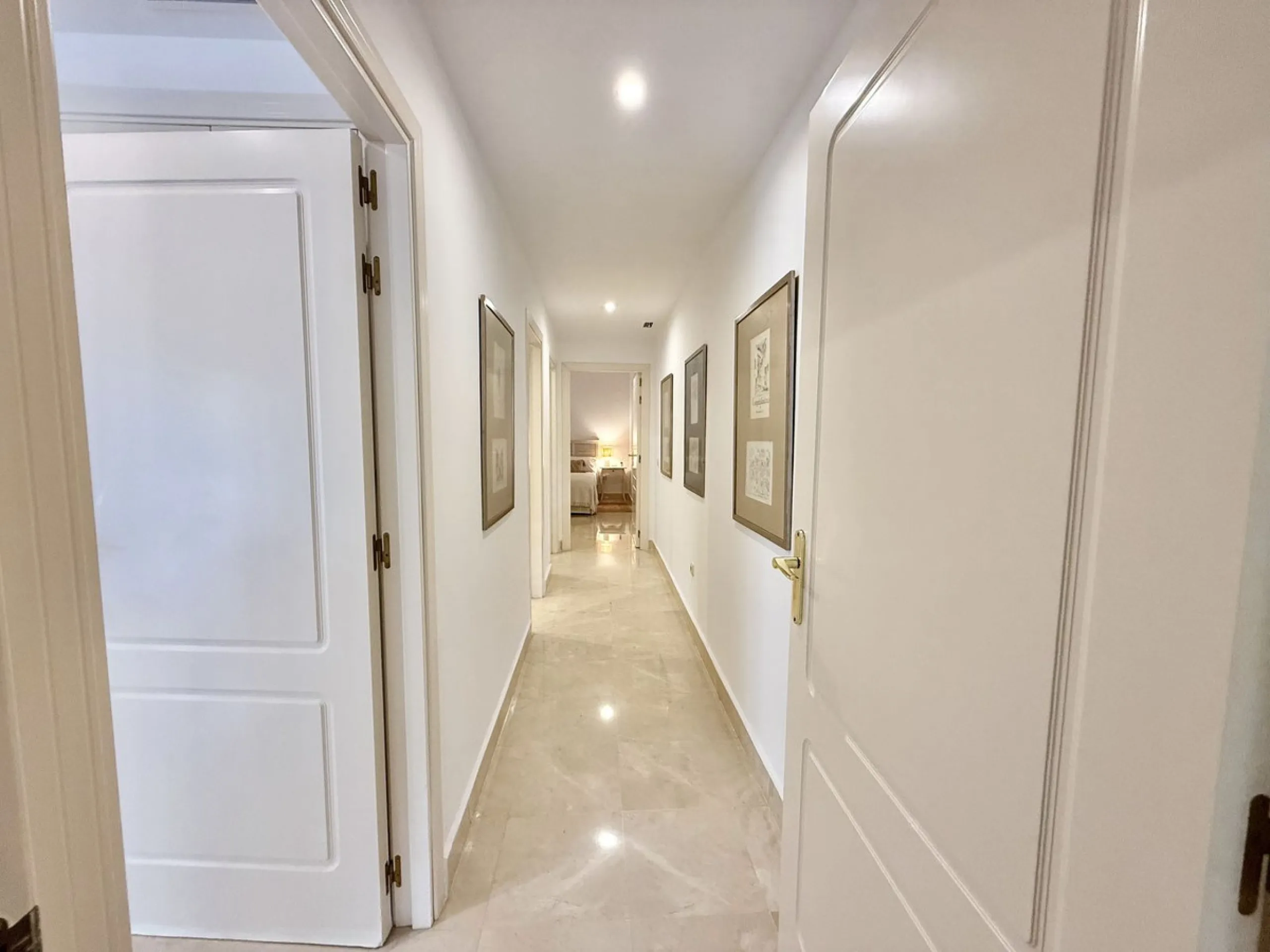 This magnificent frontline beach ground floor apartment is part of an exclusive gated community of only 80 homes. Surrounded by lush mature tropical gardens, it offers a tranquil and sophisticated ambience. The property includes a private underground park