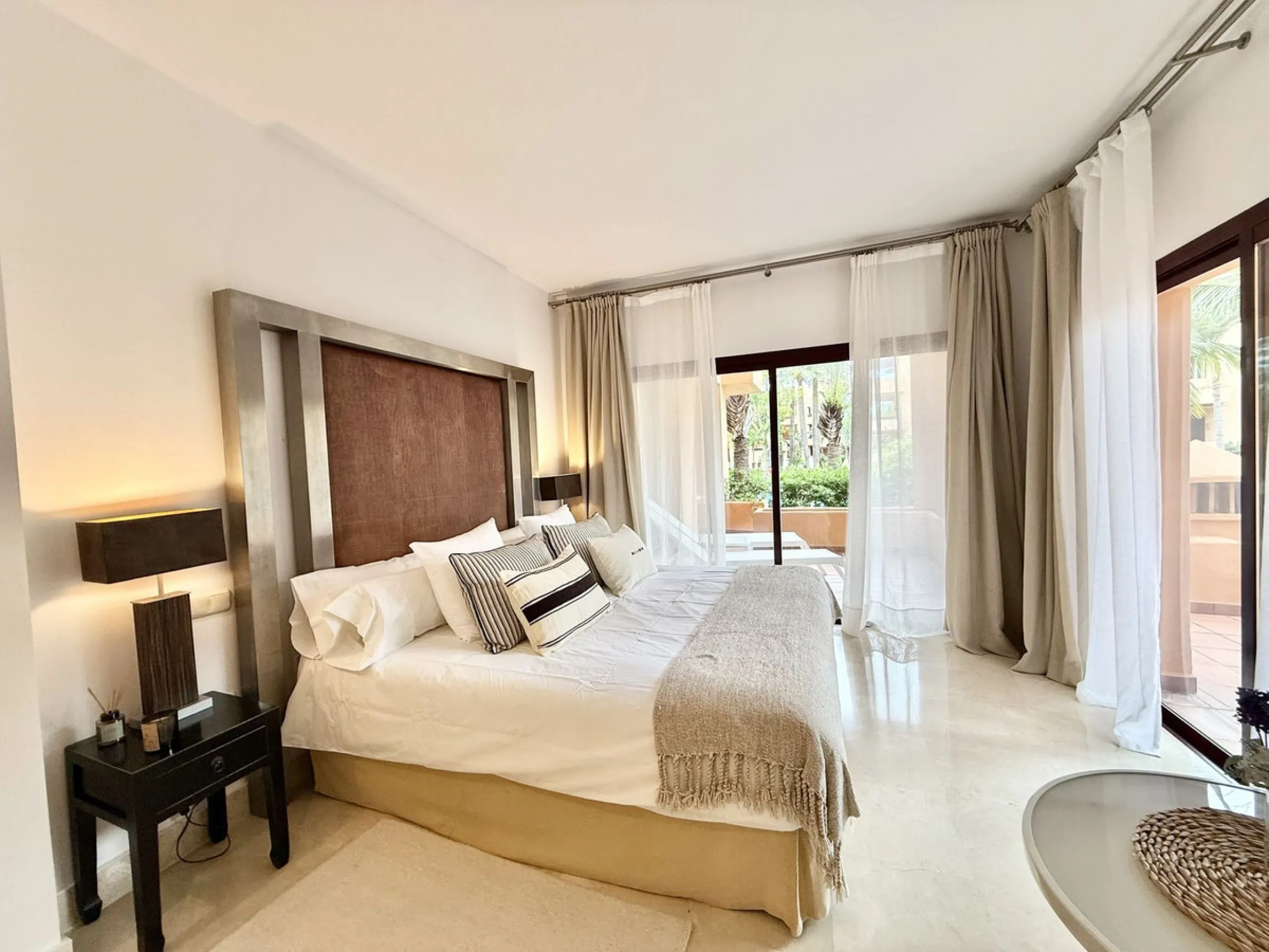 This magnificent frontline beach ground floor apartment is part of an exclusive gated community of only 80 homes. Surrounded by lush mature tropical gardens, it offers a tranquil and sophisticated ambience. The property includes a private underground park