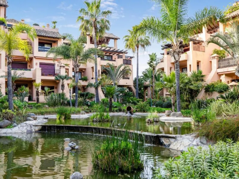 This magnificent frontline beach ground floor apartment is part of an exclusive gated community of only 80 homes. Surrounded by lush mature tropical gardens, it offers a tranquil and sophisticated ambience. The property includes a private underground park