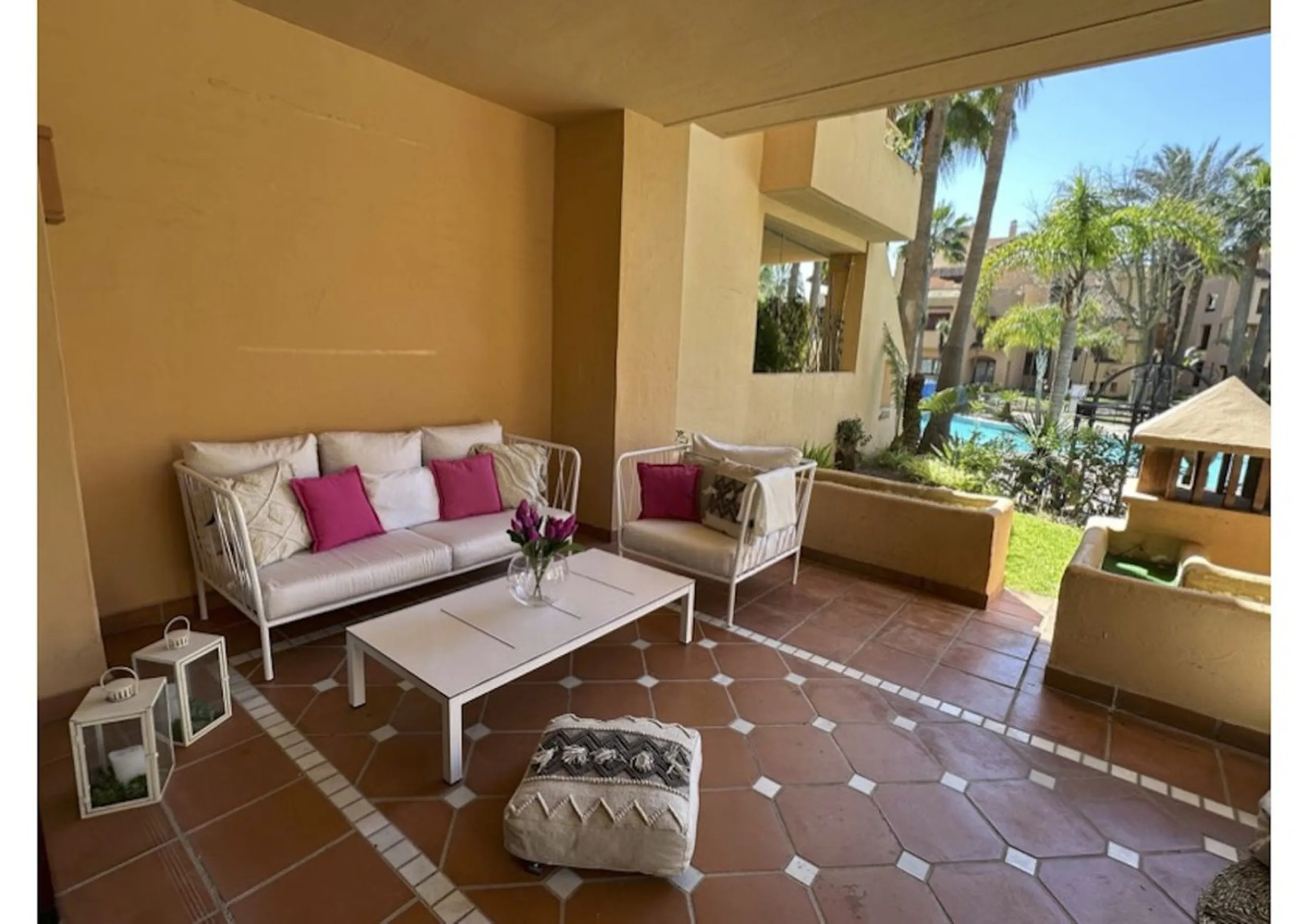 This magnificent frontline beach ground floor apartment is part of an exclusive gated community of only 80 homes. Surrounded by lush mature tropical gardens, it offers a tranquil and sophisticated ambience. The property includes a private underground park