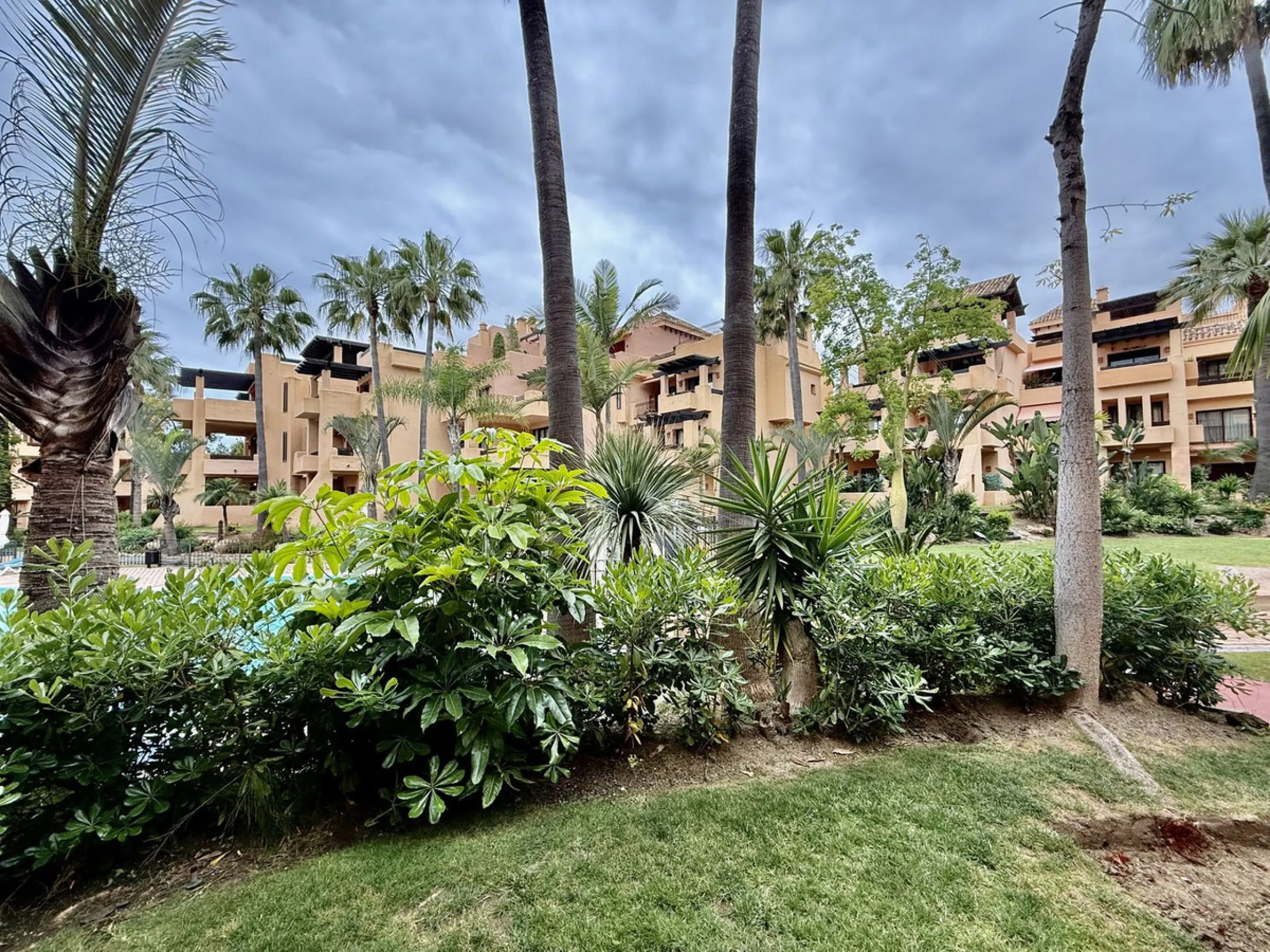 This magnificent frontline beach ground floor apartment is part of an exclusive gated community of only 80 homes. Surrounded by lush mature tropical gardens, it offers a tranquil and sophisticated ambience. The property includes a private underground park