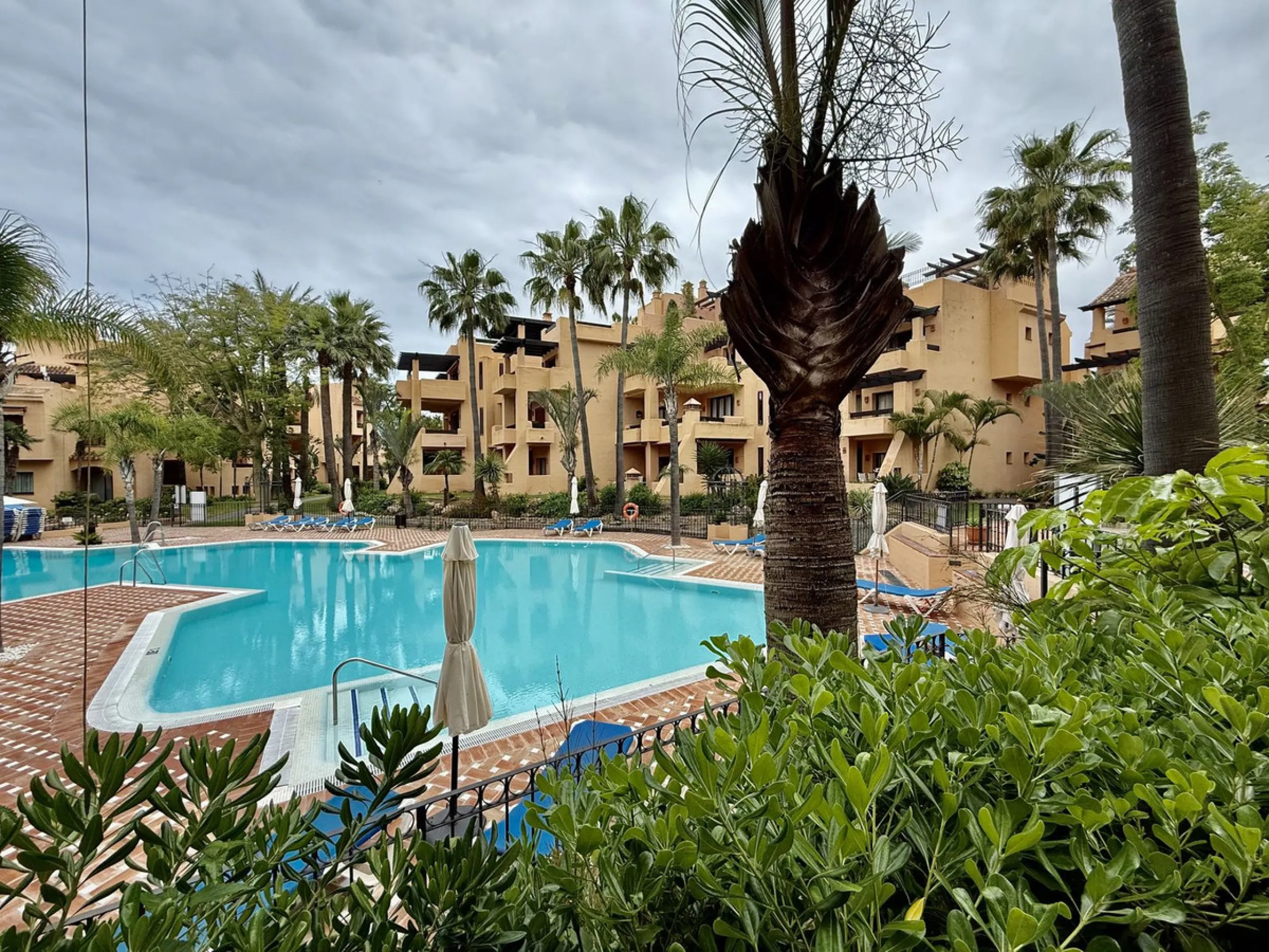 This magnificent frontline beach ground floor apartment is part of an exclusive gated community of only 80 homes. Surrounded by lush mature tropical gardens, it offers a tranquil and sophisticated ambience. The property includes a private underground park