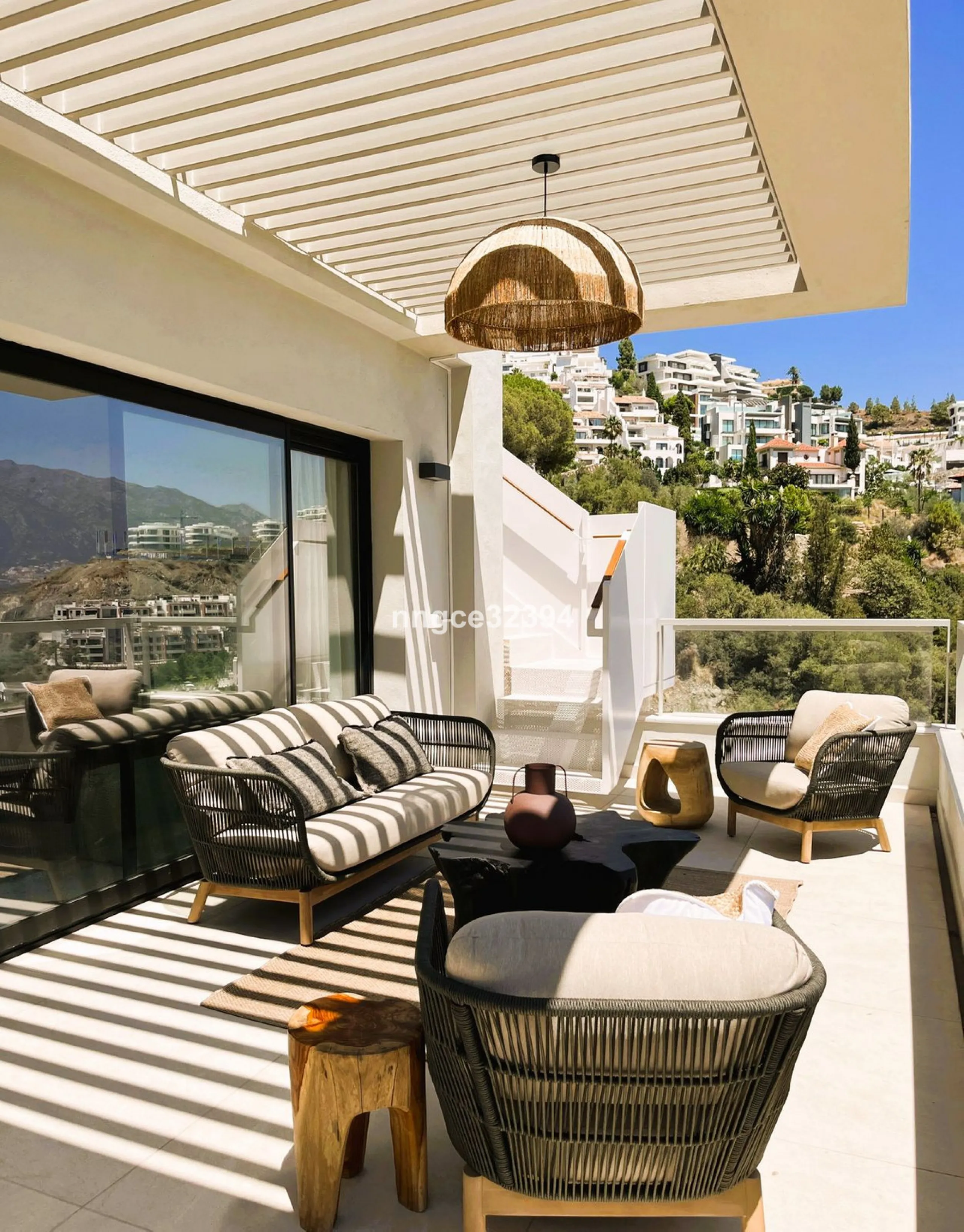 **Stunning Penthouse with Panoramic Sea & Golf Views in La Quinta, Benahavis**