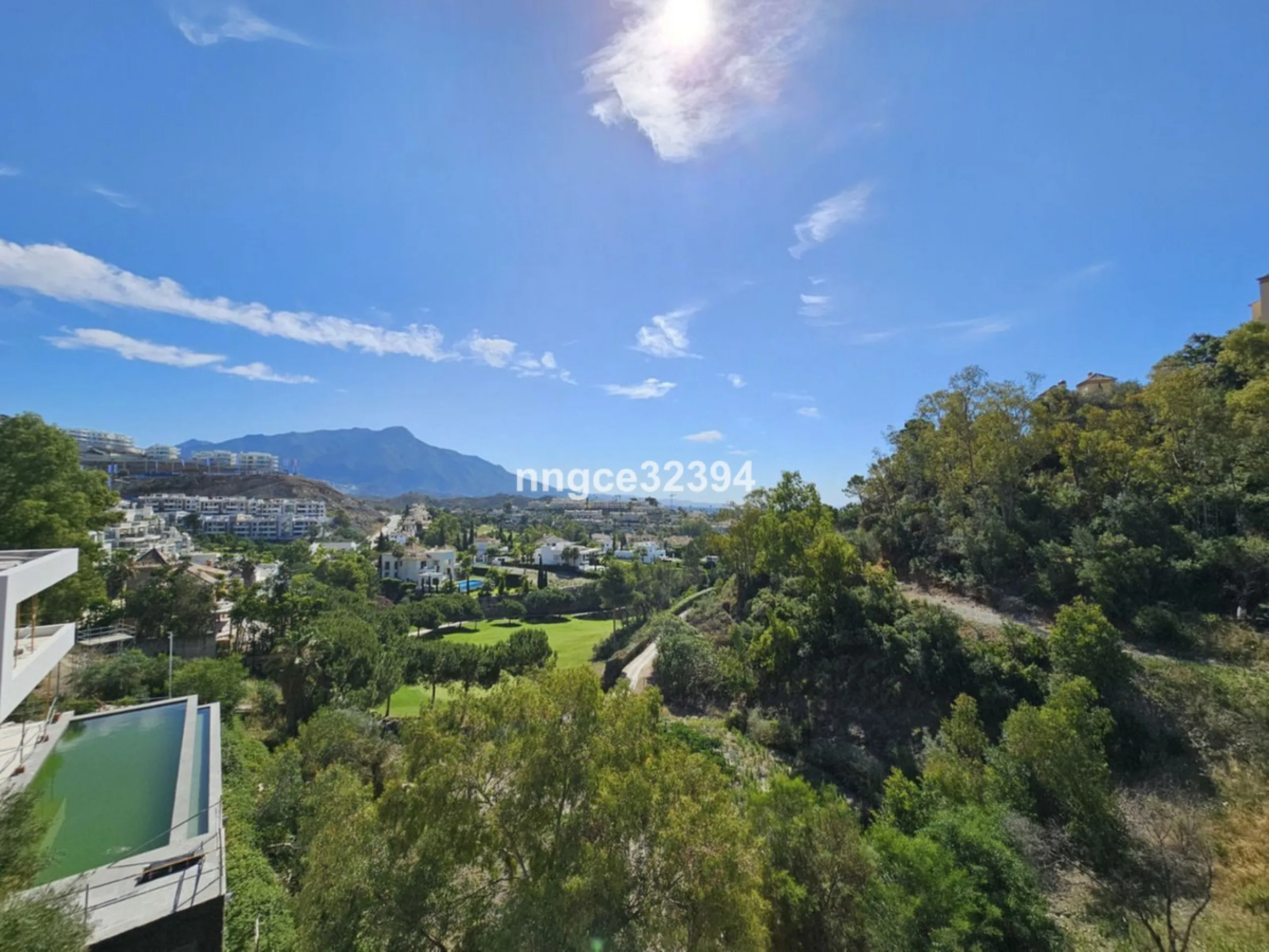 **Stunning Penthouse with Panoramic Sea & Golf Views in La Quinta, Benahavis**