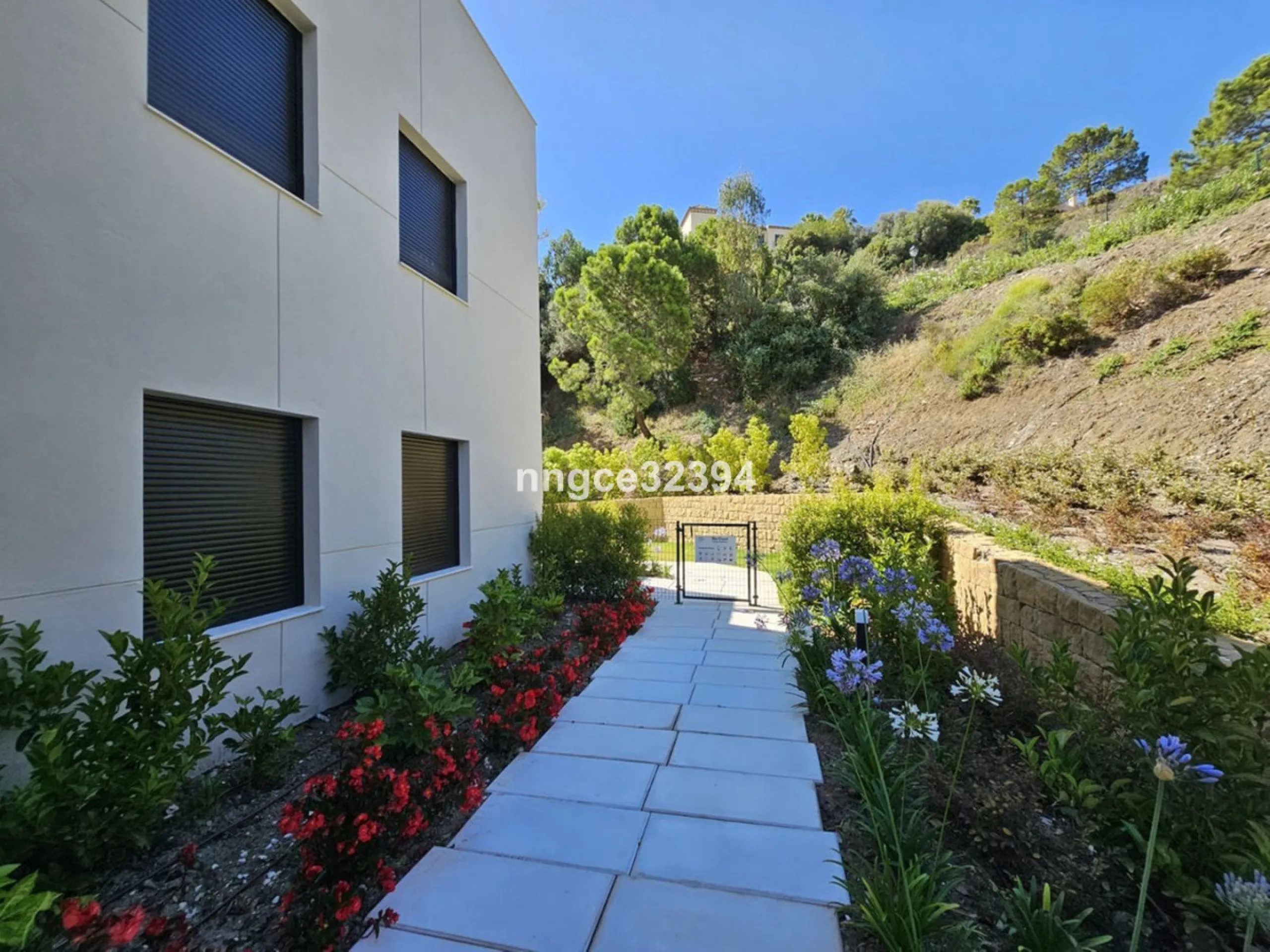 **Stunning Penthouse with Panoramic Sea & Golf Views in La Quinta, Benahavis**