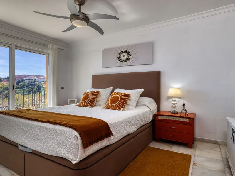 A fabulous Andalucian-style townhouse in Manilva Village with stunning panoramic views over the vineyards, across to the mountains and sea. A stunning setting. Located in a small urbanisation of only 23 houses with a communal pool and gardens.