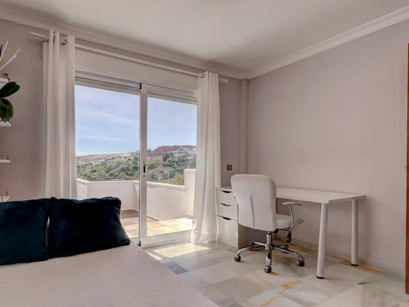 A fabulous Andalucian-style townhouse in Manilva Village with stunning panoramic views over the vineyards, across to the mountains and sea. A stunning setting. Located in a small urbanisation of only 23 houses with a communal pool and gardens.