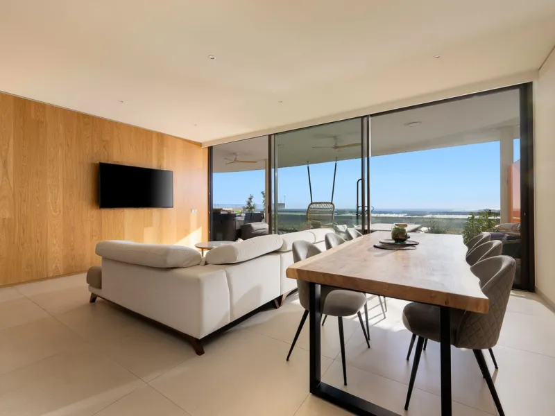Tucked away in the tranquil hills of El Higueron, this stylish newly built community is an exceptional residential urbanization that beautifully combines the best of luxury living, nature, and modern design. Just a short 3-minute walk from the renowned Hi