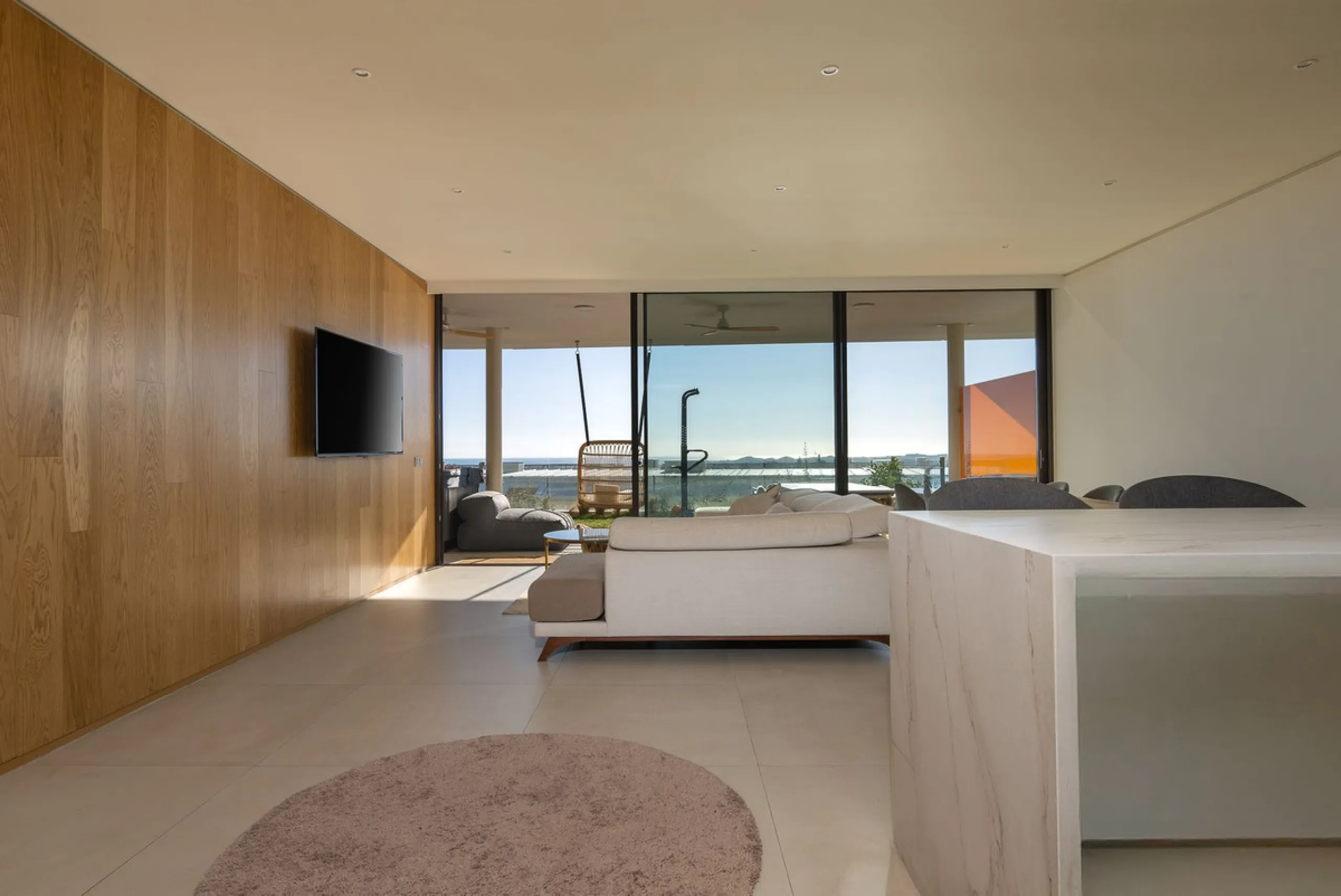 Tucked away in the tranquil hills of El Higueron, this stylish newly built community is an exceptional residential urbanization that beautifully combines the best of luxury living, nature, and modern design. Just a short 3-minute walk from the renowned Hi