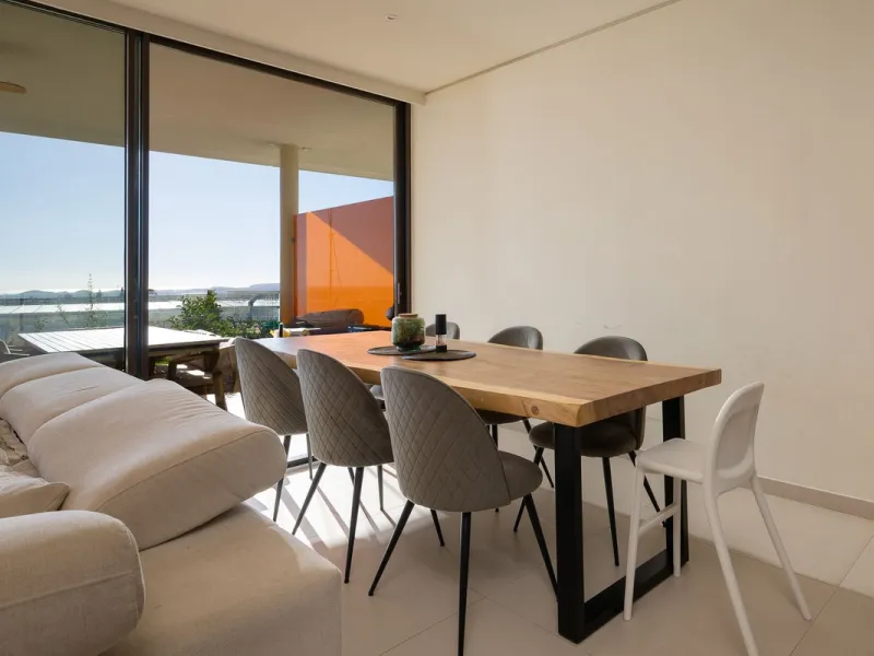 Tucked away in the tranquil hills of El Higueron, this stylish newly built community is an exceptional residential urbanization that beautifully combines the best of luxury living, nature, and modern design. Just a short 3-minute walk from the renowned Hi