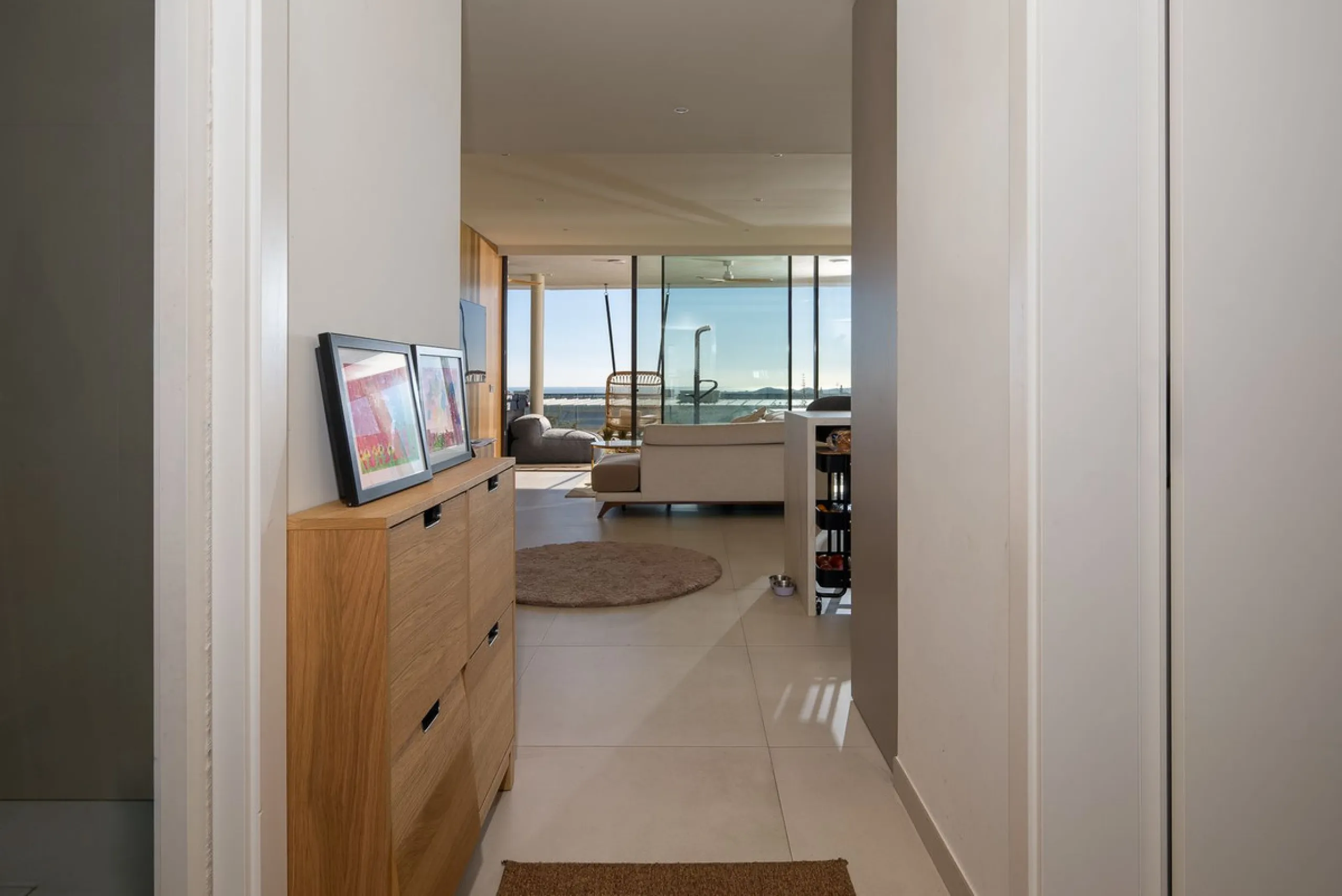 Tucked away in the tranquil hills of El Higueron, this stylish newly built community is an exceptional residential urbanization that beautifully combines the best of luxury living, nature, and modern design. Just a short 3-minute walk from the renowned Hi