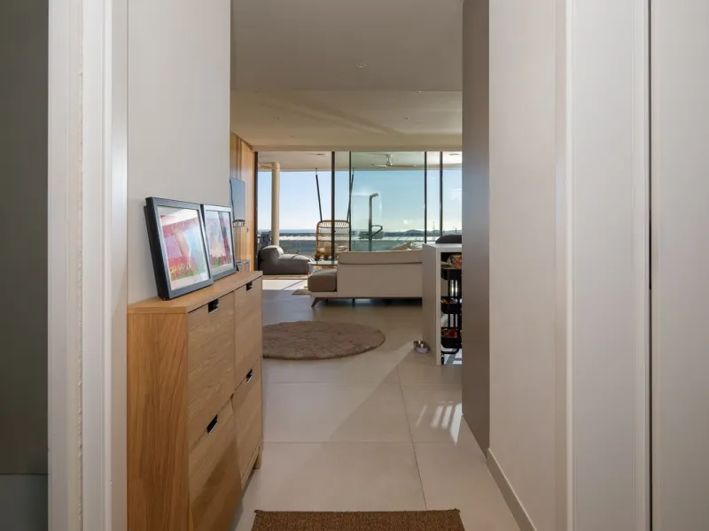Tucked away in the tranquil hills of El Higueron, this stylish newly built community is an exceptional residential urbanization that beautifully combines the best of luxury living, nature, and modern design. Just a short 3-minute walk from the renowned Hi