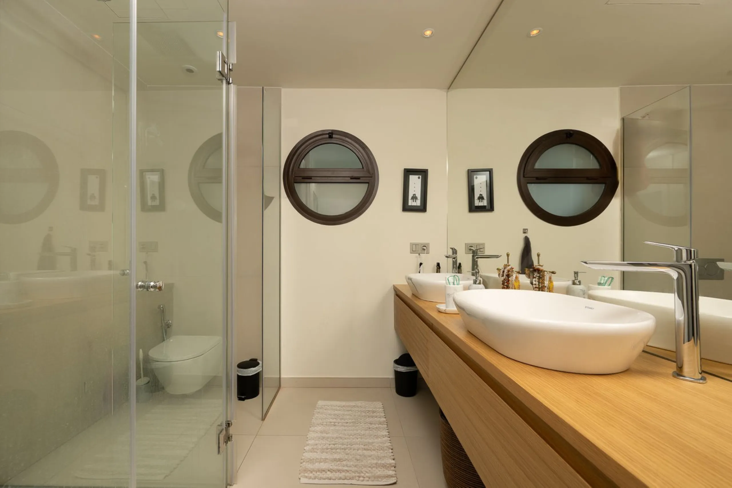Tucked away in the tranquil hills of El Higueron, this stylish newly built community is an exceptional residential urbanization that beautifully combines the best of luxury living, nature, and modern design. Just a short 3-minute walk from the renowned Hi