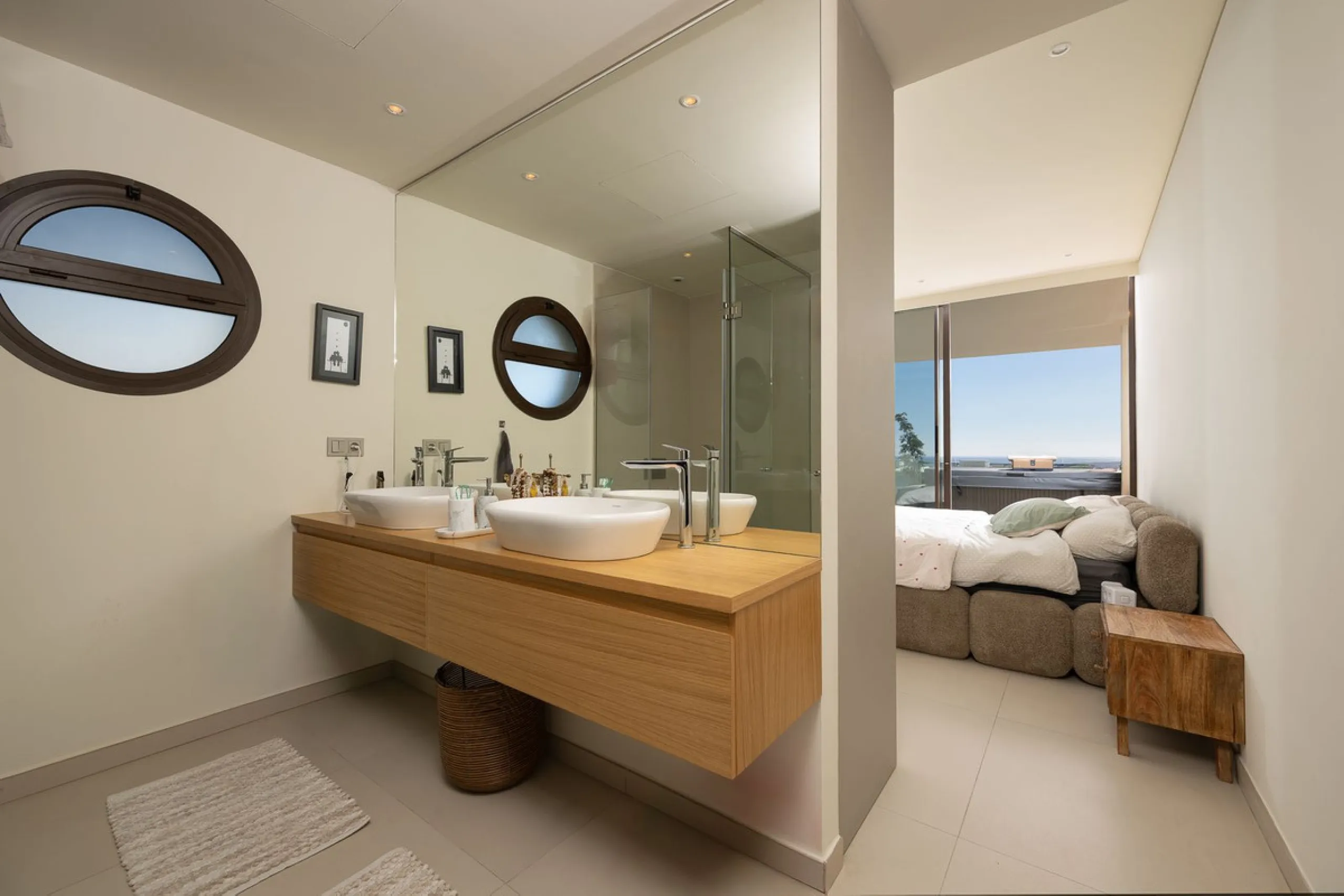 Tucked away in the tranquil hills of El Higueron, this stylish newly built community is an exceptional residential urbanization that beautifully combines the best of luxury living, nature, and modern design. Just a short 3-minute walk from the renowned Hi