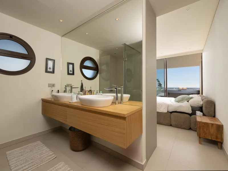 Tucked away in the tranquil hills of El Higueron, this stylish newly built community is an exceptional residential urbanization that beautifully combines the best of luxury living, nature, and modern design. Just a short 3-minute walk from the renowned Hi