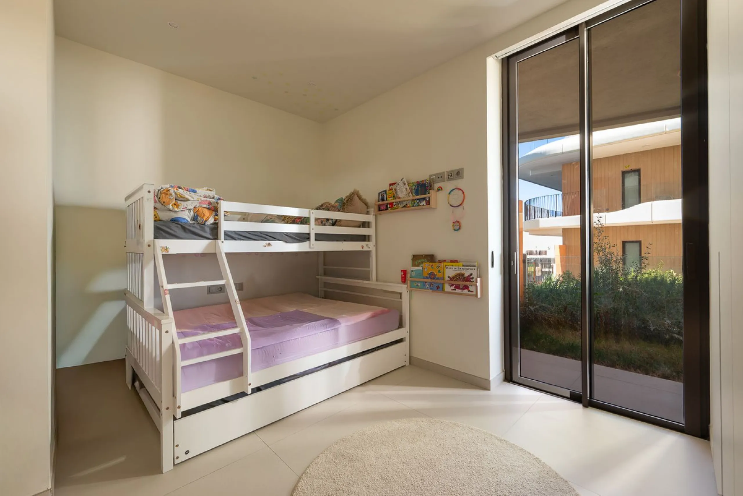 Tucked away in the tranquil hills of El Higueron, this stylish newly built community is an exceptional residential urbanization that beautifully combines the best of luxury living, nature, and modern design. Just a short 3-minute walk from the renowned Hi
