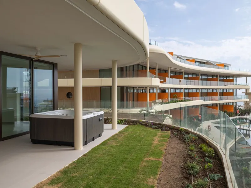 Tucked away in the tranquil hills of El Higueron, this stylish newly built community is an exceptional residential urbanization that beautifully combines the best of luxury living, nature, and modern design. Just a short 3-minute walk from the renowned Hi