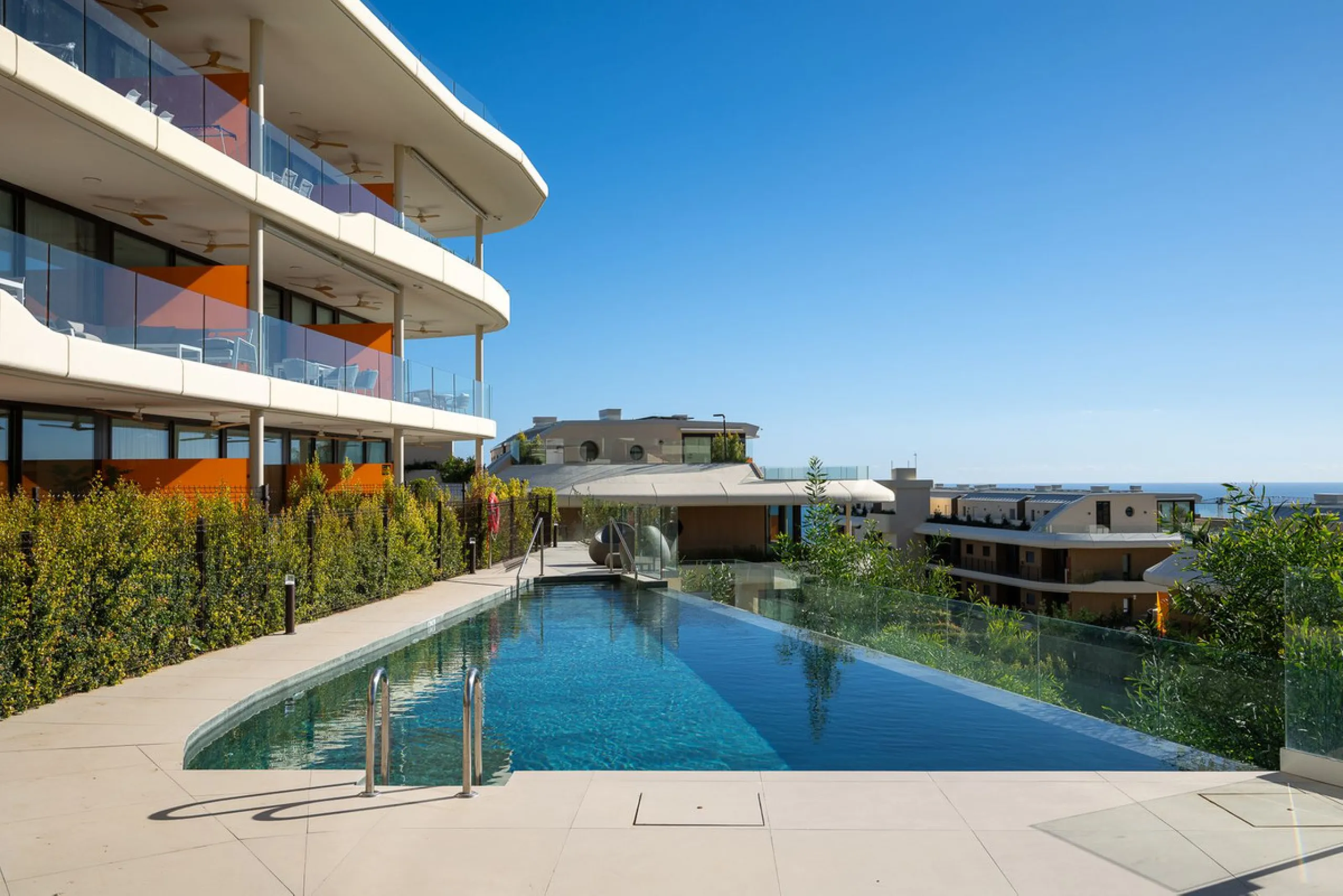 Tucked away in the tranquil hills of El Higueron, this stylish newly built community is an exceptional residential urbanization that beautifully combines the best of luxury living, nature, and modern design. Just a short 3-minute walk from the renowned Hi