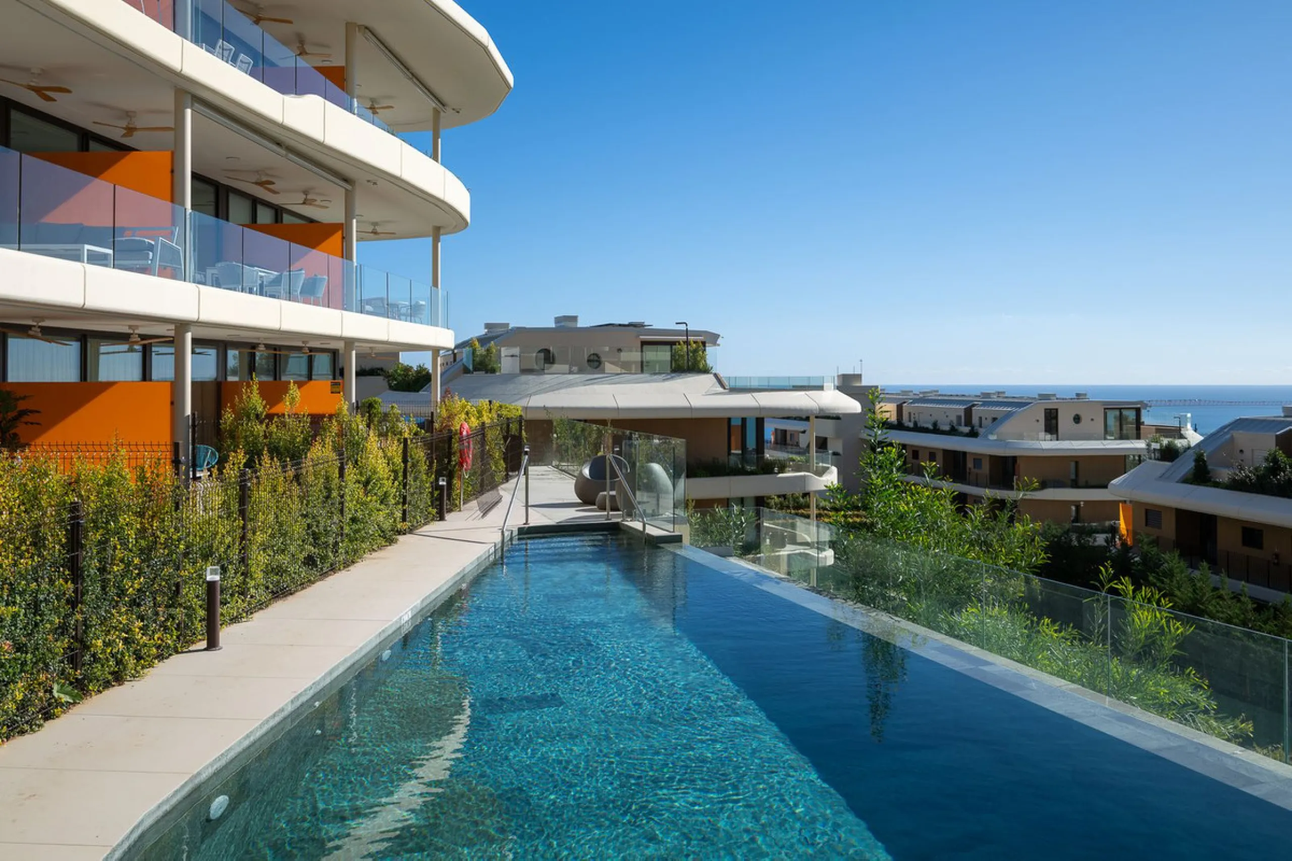 Tucked away in the tranquil hills of El Higueron, this stylish newly built community is an exceptional residential urbanization that beautifully combines the best of luxury living, nature, and modern design. Just a short 3-minute walk from the renowned Hi
