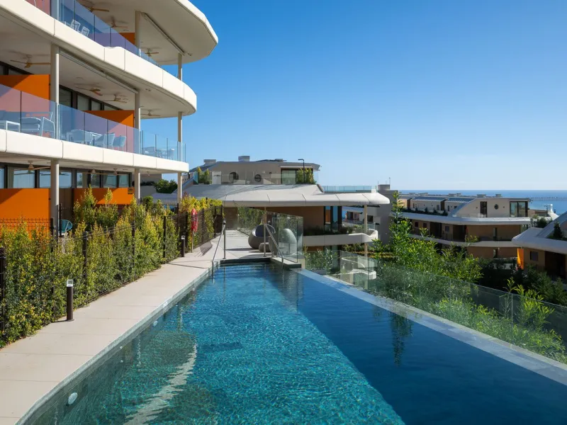 Tucked away in the tranquil hills of El Higueron, this stylish newly built community is an exceptional residential urbanization that beautifully combines the best of luxury living, nature, and modern design. Just a short 3-minute walk from the renowned Hi