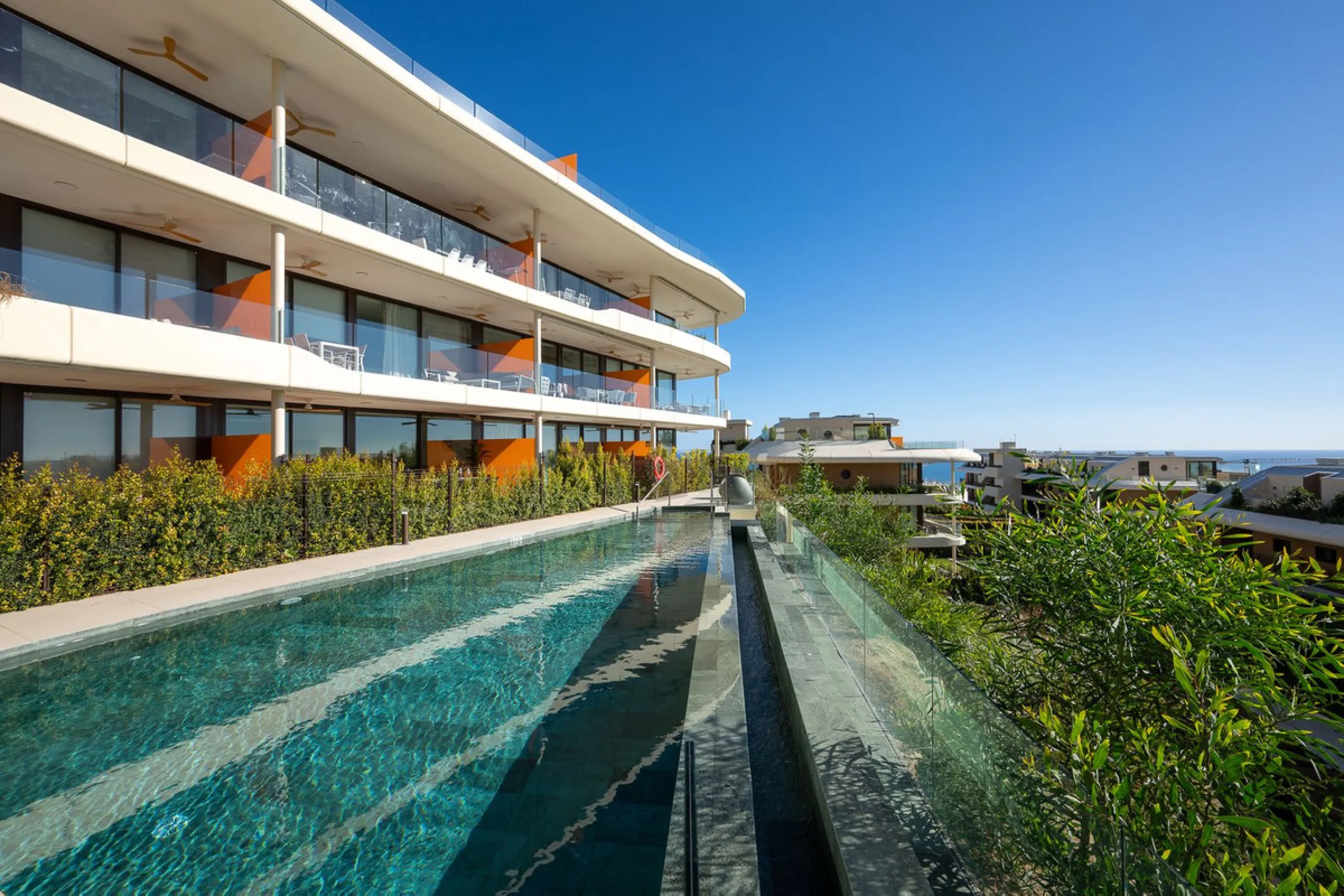 Tucked away in the tranquil hills of El Higueron, this stylish newly built community is an exceptional residential urbanization that beautifully combines the best of luxury living, nature, and modern design. Just a short 3-minute walk from the renowned Hi