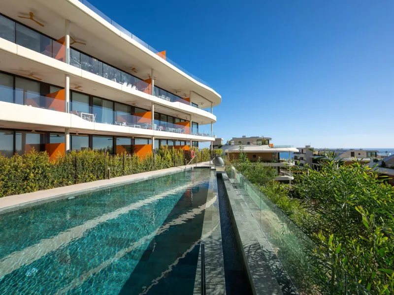 Tucked away in the tranquil hills of El Higueron, this stylish newly built community is an exceptional residential urbanization that beautifully combines the best of luxury living, nature, and modern design. Just a short 3-minute walk from the renowned Hi
