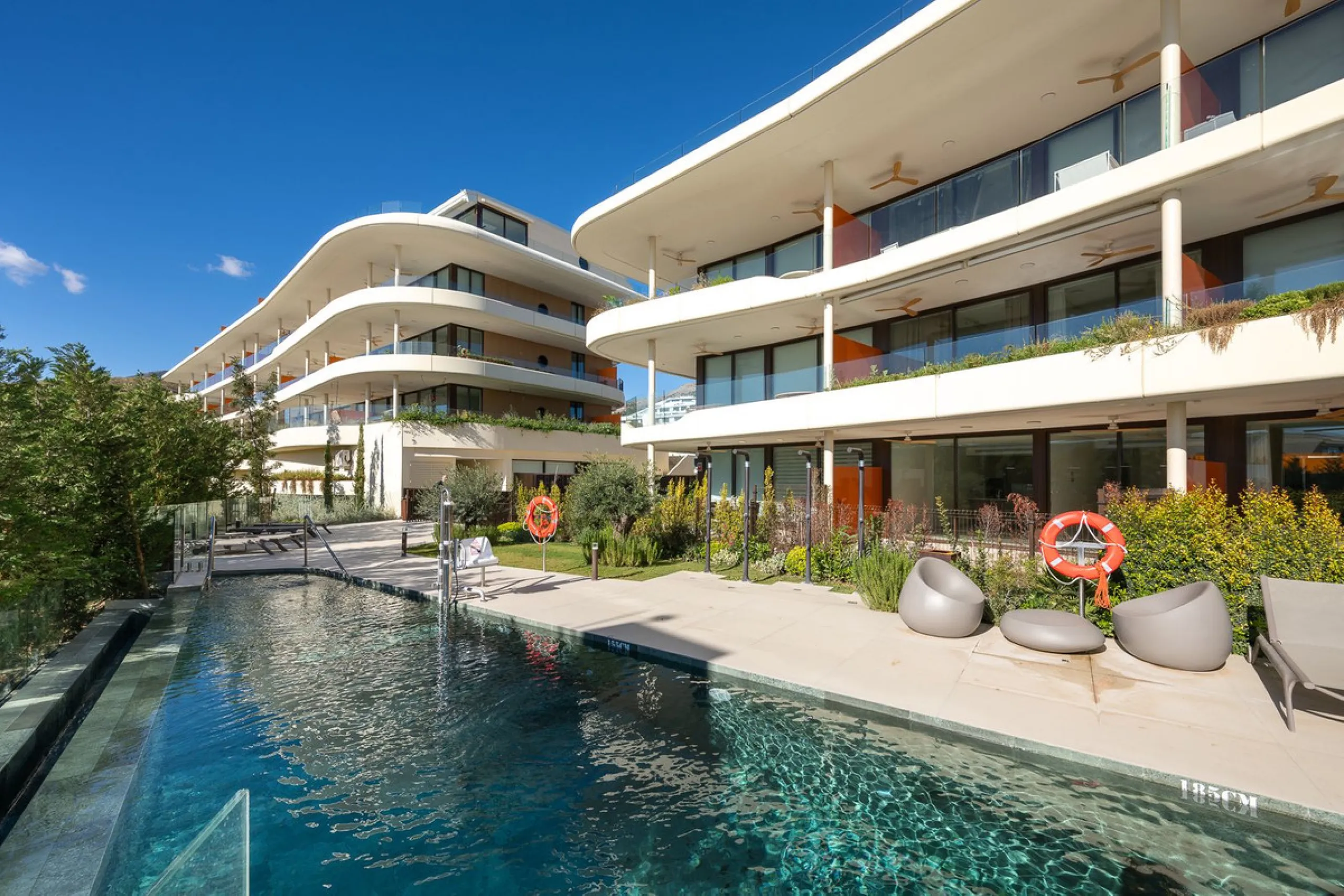 Tucked away in the tranquil hills of El Higueron, this stylish newly built community is an exceptional residential urbanization that beautifully combines the best of luxury living, nature, and modern design. Just a short 3-minute walk from the renowned Hi