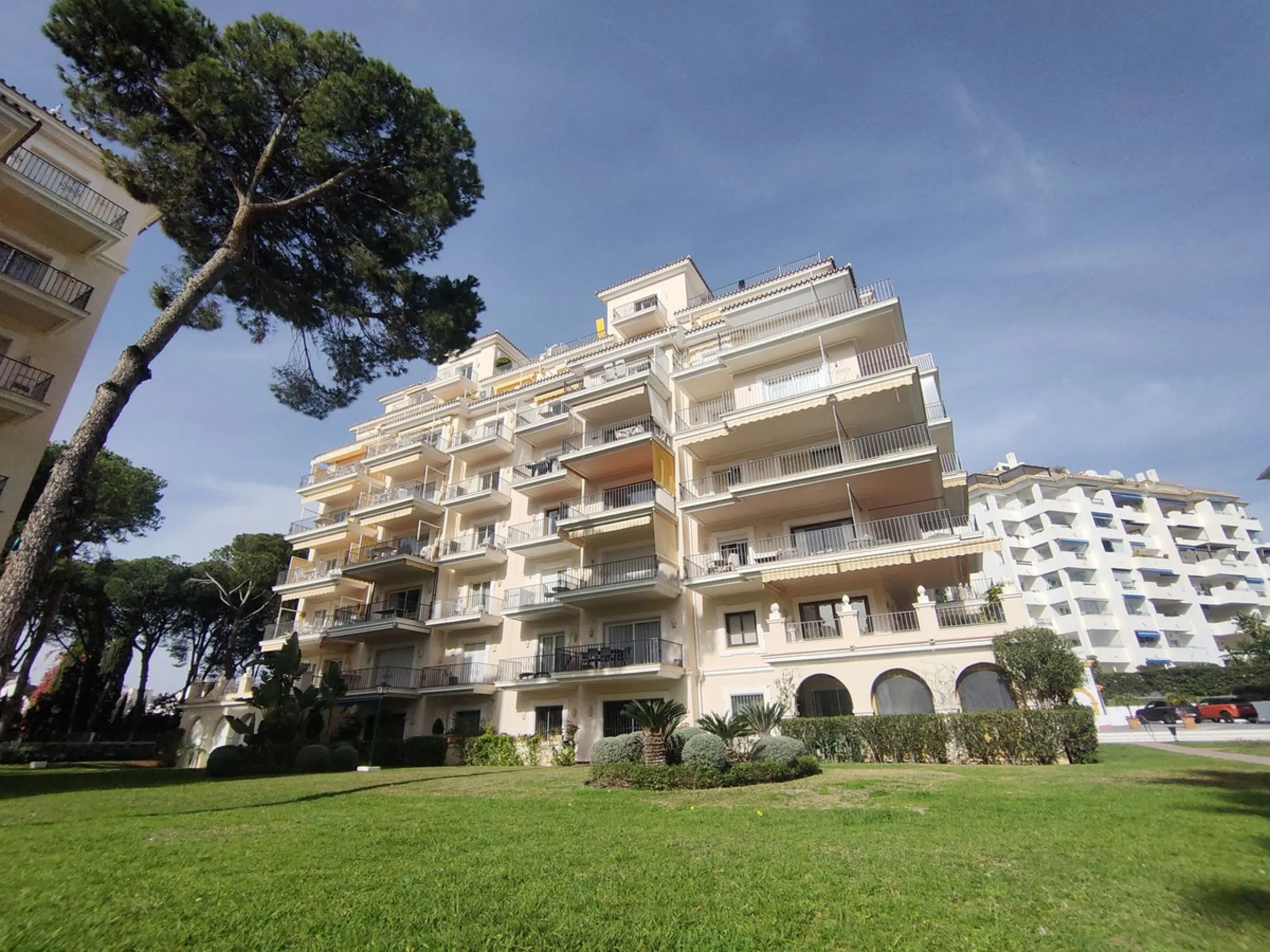 Апартамент нижний этаж, Puerto Banús, Costa del Sol