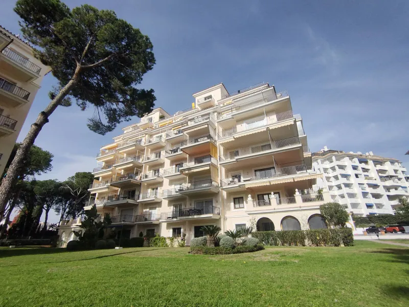 Апартамент нижний этаж, Puerto Banús, Costa del Sol