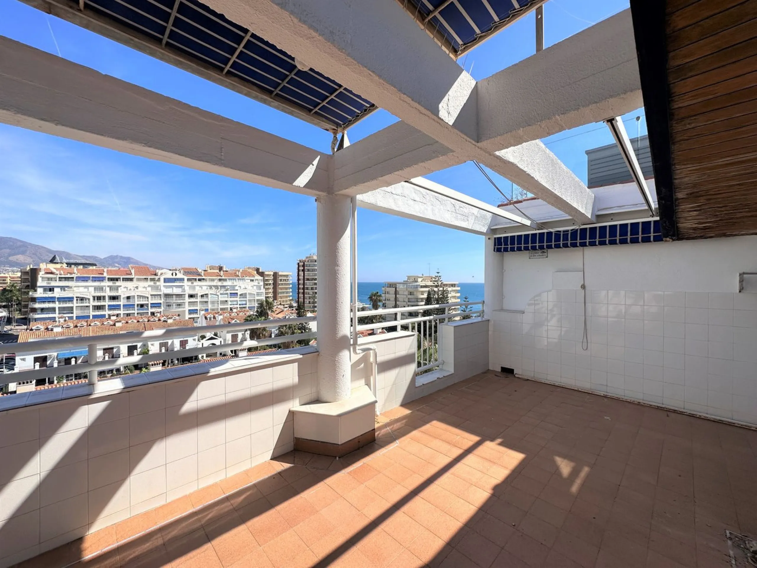 Apartment - Penthouse в продаже в Fuengirola, Málaga. В доме 3 спален и 2 ванных комнат. Площадь дома 135 м²