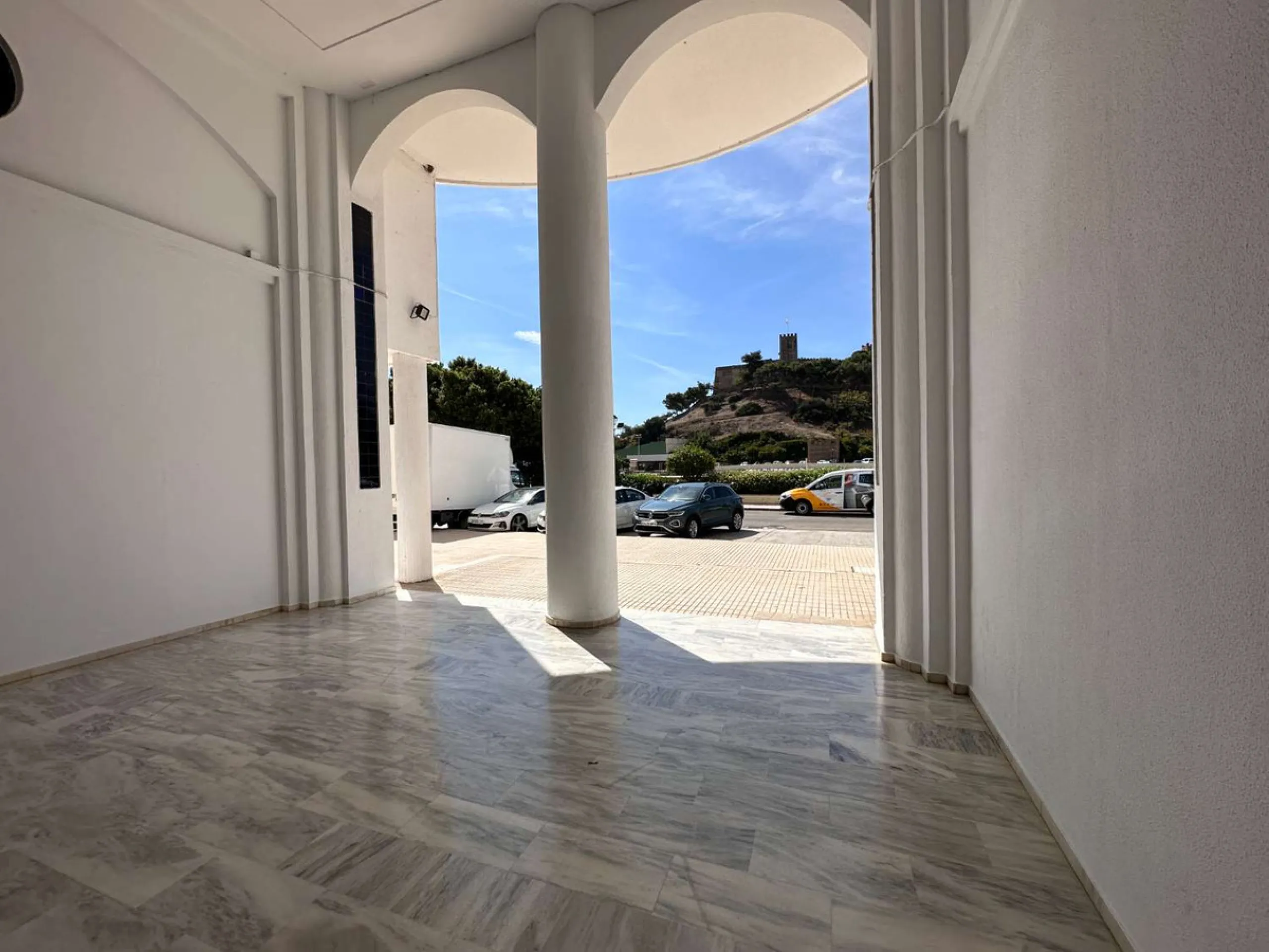 Apartment - Penthouse в продаже в Fuengirola, Málaga. В доме 3 спален и 2 ванных комнат. Площадь дома 135 м²