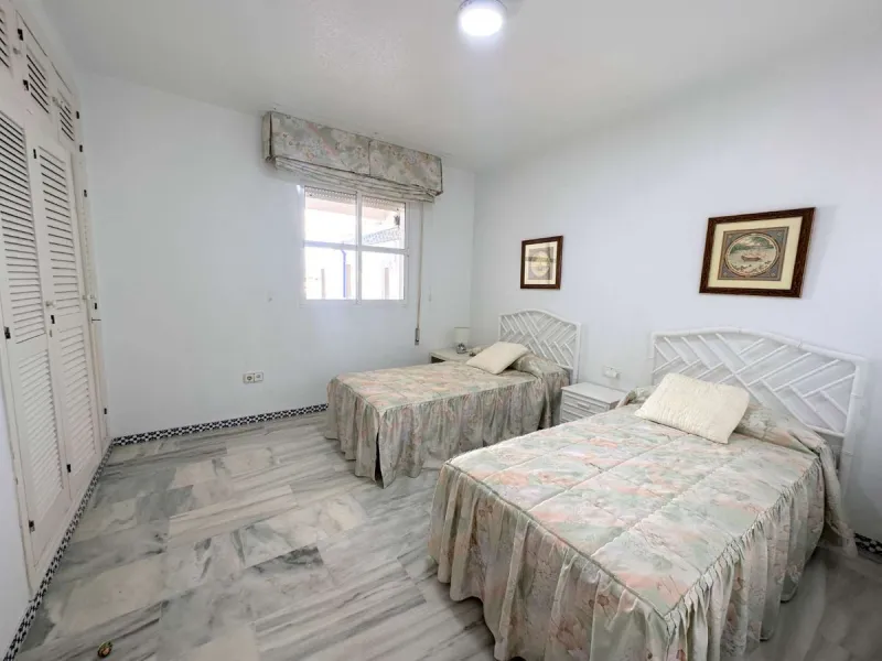 Apartment - Penthouse в продаже в Fuengirola, Málaga. В доме 3 спален и 2 ванных комнат. Площадь дома 135 м²