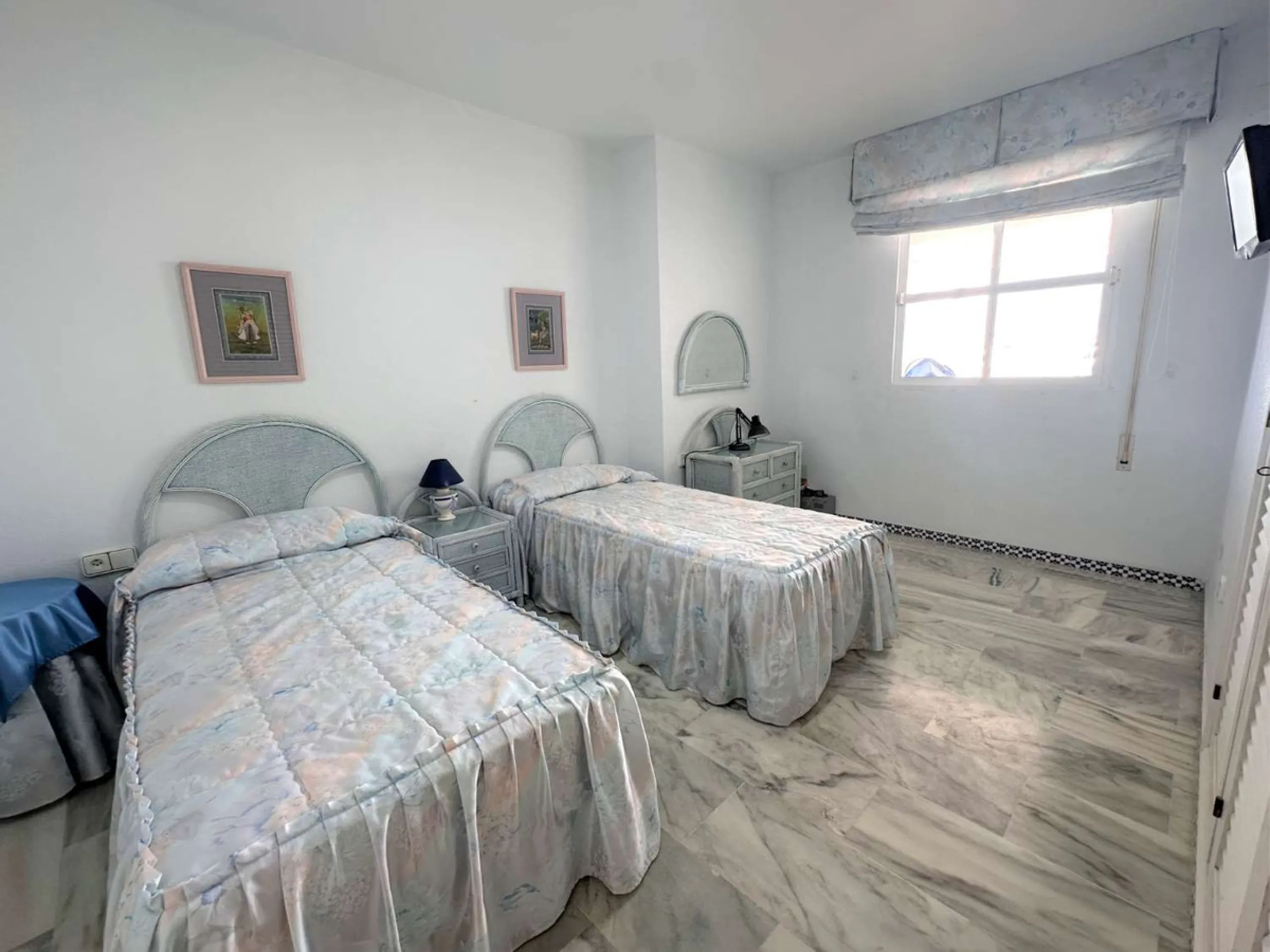 Apartment - Penthouse в продаже в Fuengirola, Málaga. В доме 3 спален и 2 ванных комнат. Площадь дома 135 м²