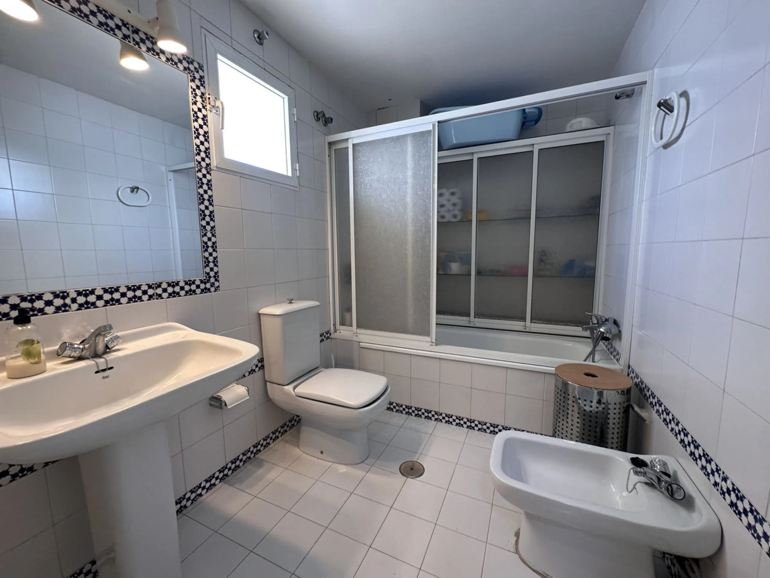 Apartment - Penthouse в продаже в Fuengirola, Málaga. В доме 3 спален и 2 ванных комнат. Площадь дома 135 м²