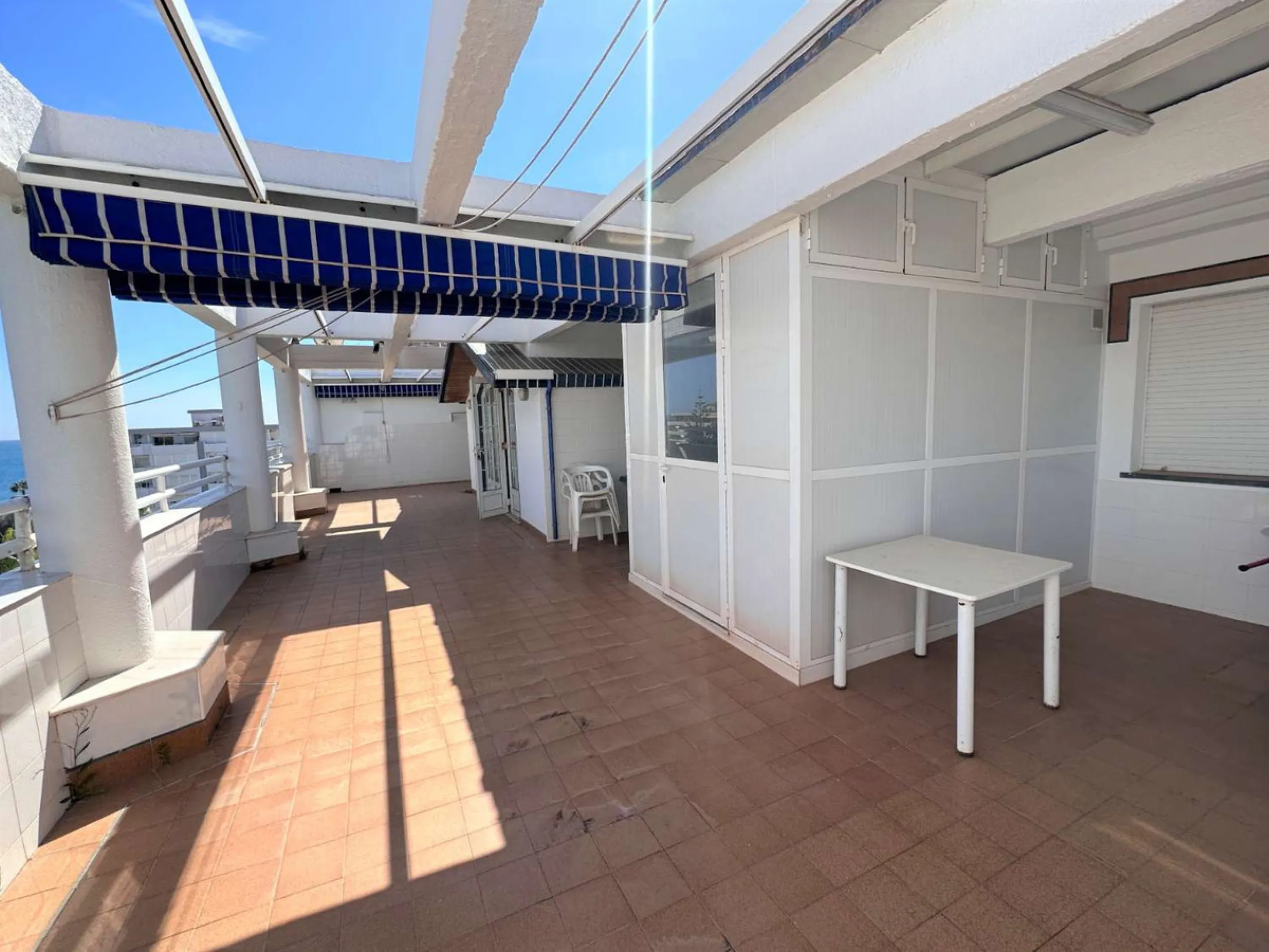 Apartment - Penthouse в продаже в Fuengirola, Málaga. В доме 3 спален и 2 ванных комнат. Площадь дома 135 м²