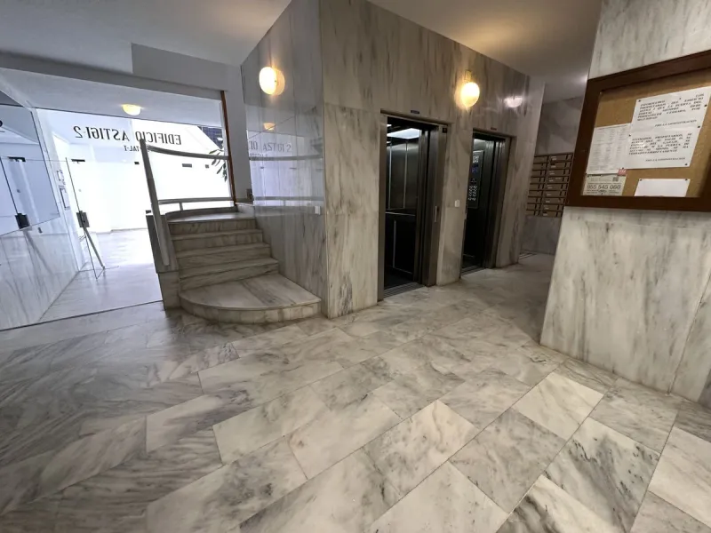 Apartment - Penthouse в продаже в Fuengirola, Málaga. В доме 3 спален и 2 ванных комнат. Площадь дома 135 м²