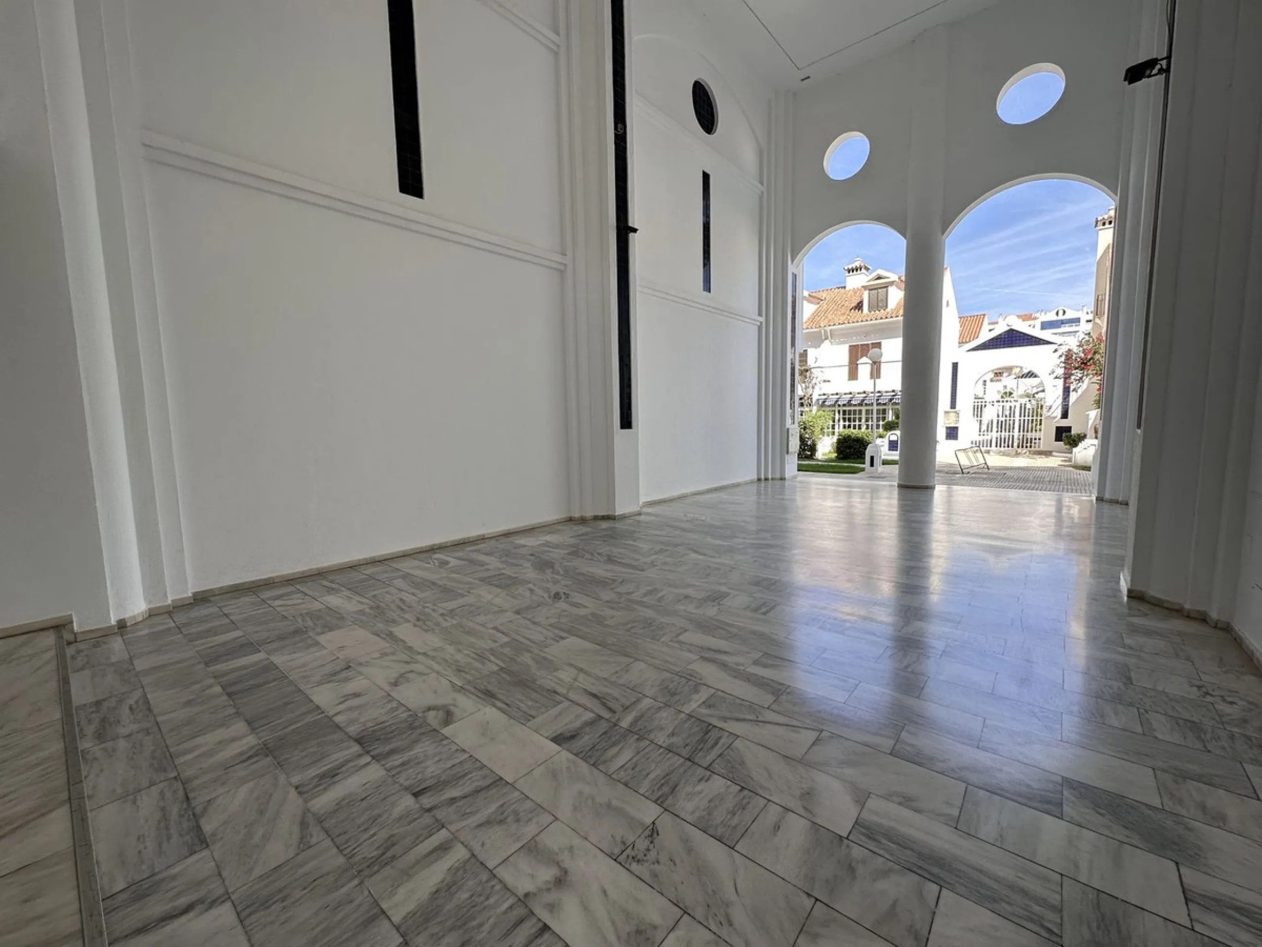 Apartment - Penthouse в продаже в Fuengirola, Málaga. В доме 3 спален и 2 ванных комнат. Площадь дома 135 м²