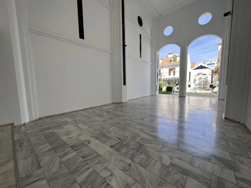 Apartment - Penthouse в продаже в Fuengirola, Málaga. В доме 3 спален и 2 ванных комнат. Площадь дома 135 м²
